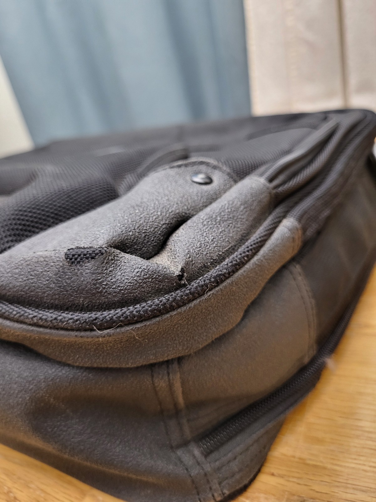 Vintage Oakley Tactical Field Gear Black Laptop Shoulder Messenger Bag 16” READ
