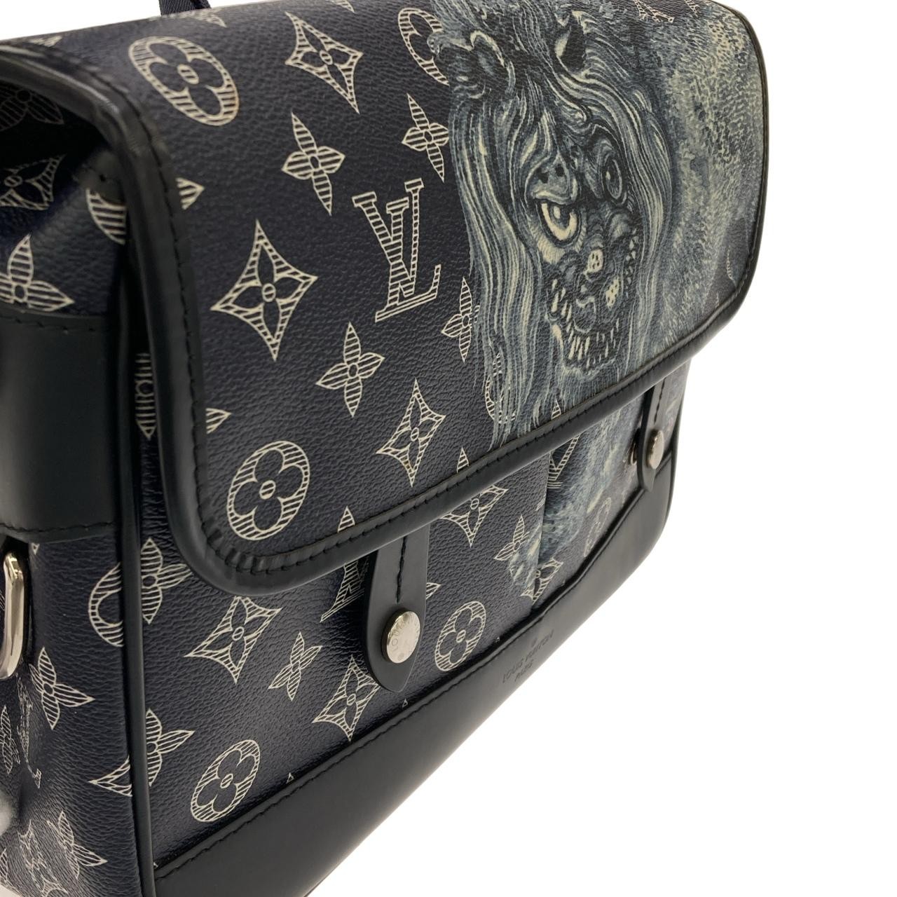 Authentic Louis Vuitton Monogram Savannah (Chapman) Messenger Shoulder Bag M…