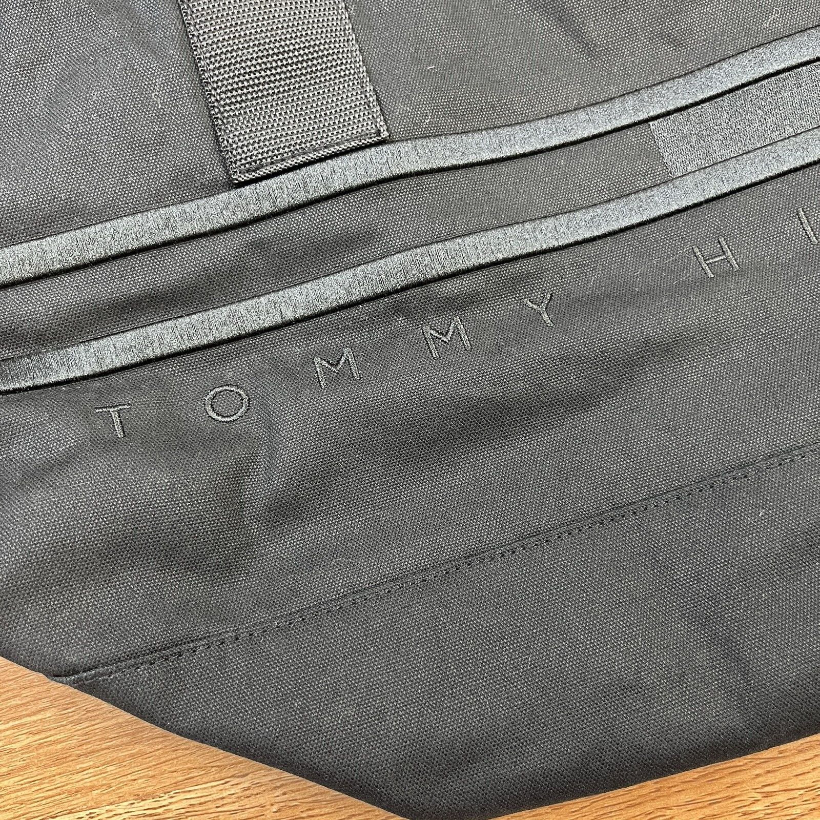 Tommy Hilfiger Men’s Gino Monochrome Black Duffle Bag NEW