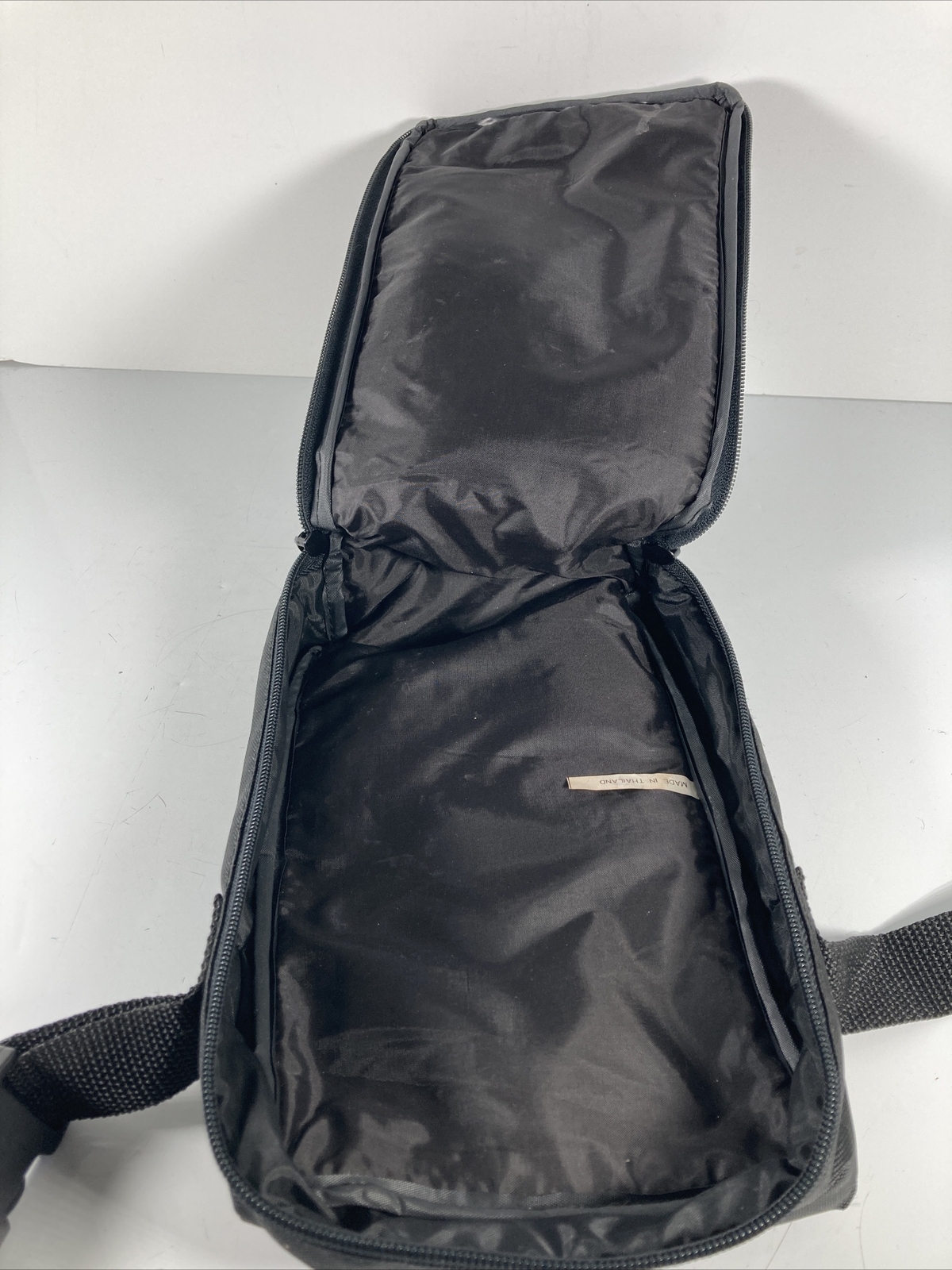 NINTENDO GAME BOY PADDED BAG IN BLACK ACROSS CHEST OVER SHOULDER Working Zipper