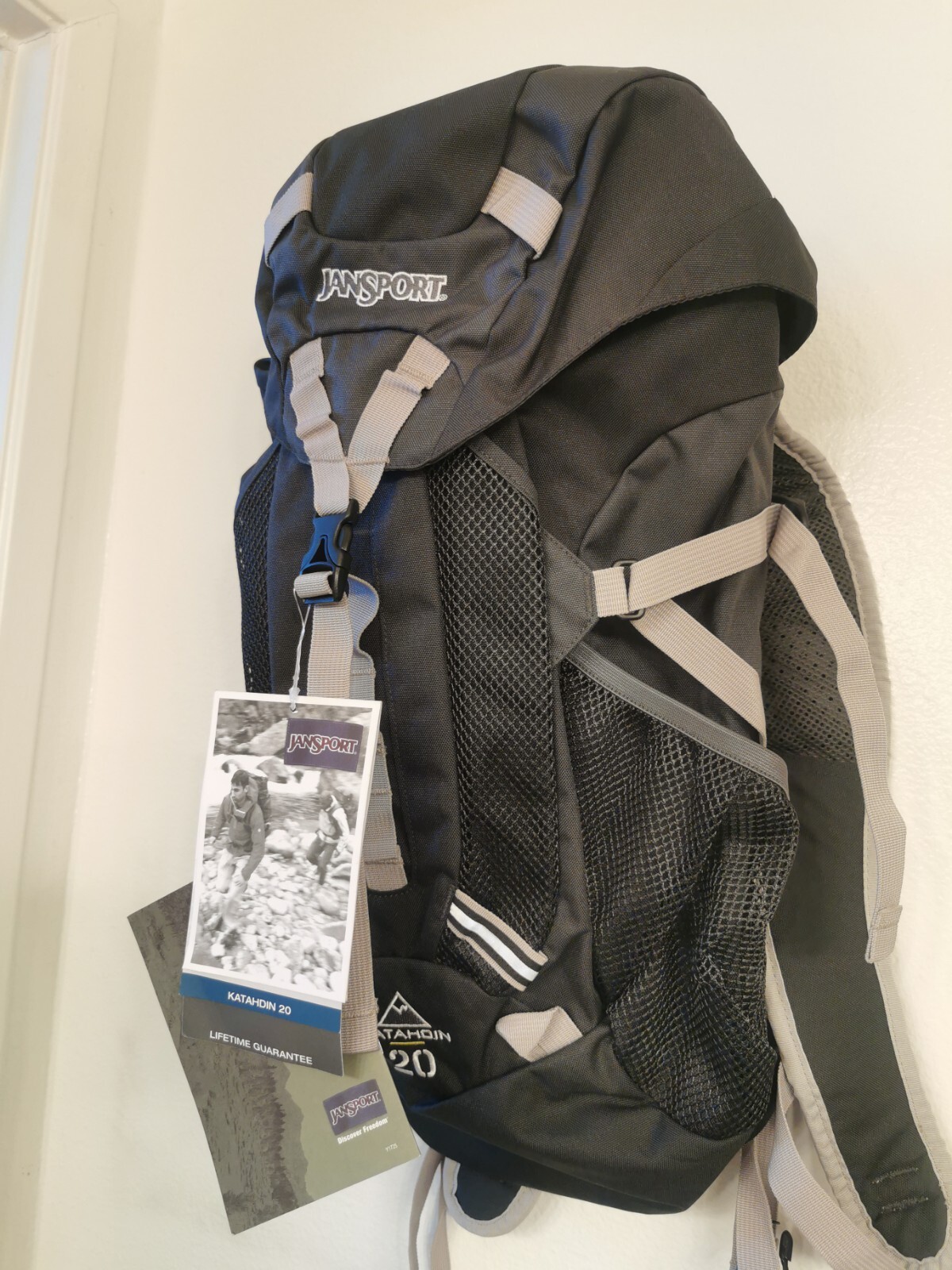 NWT JanSport hiking daypack 20L Backpack gray
