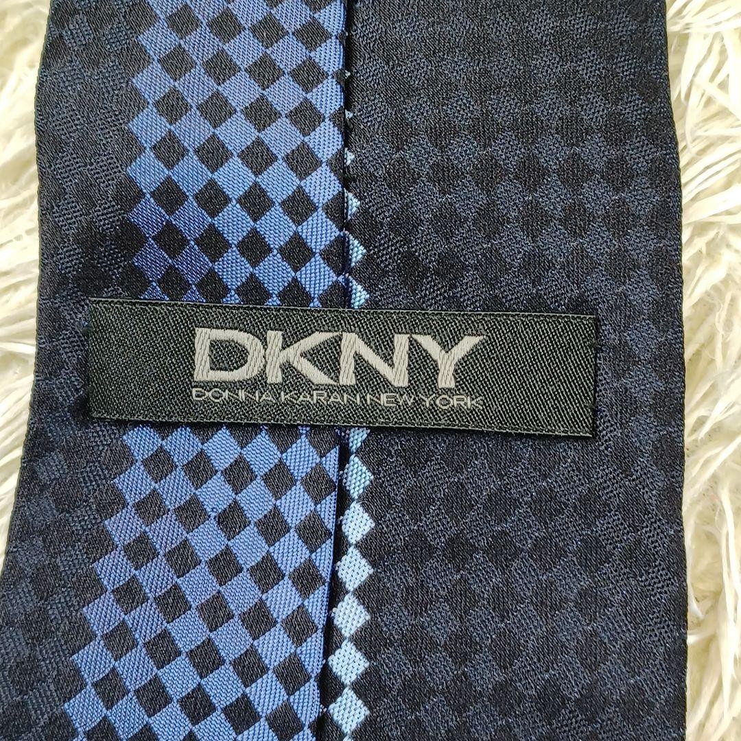 DKNY Donna Karan New York Diamond Pattern Tie Blue/Black 145cm