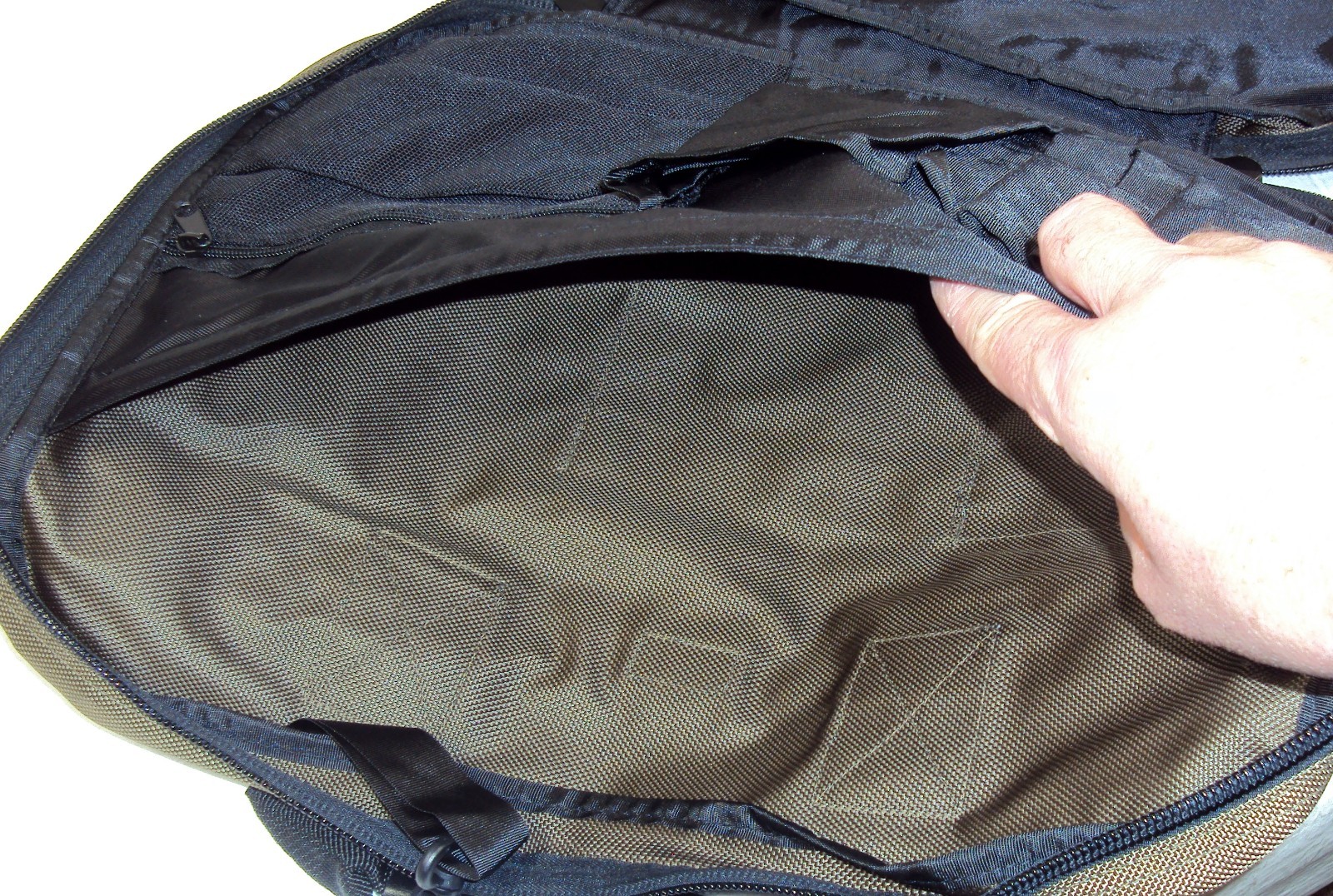 Soft Sided Olive Briefcase ~ 100% Polyester, Unzips Fully To Lay Flat ~ #D860