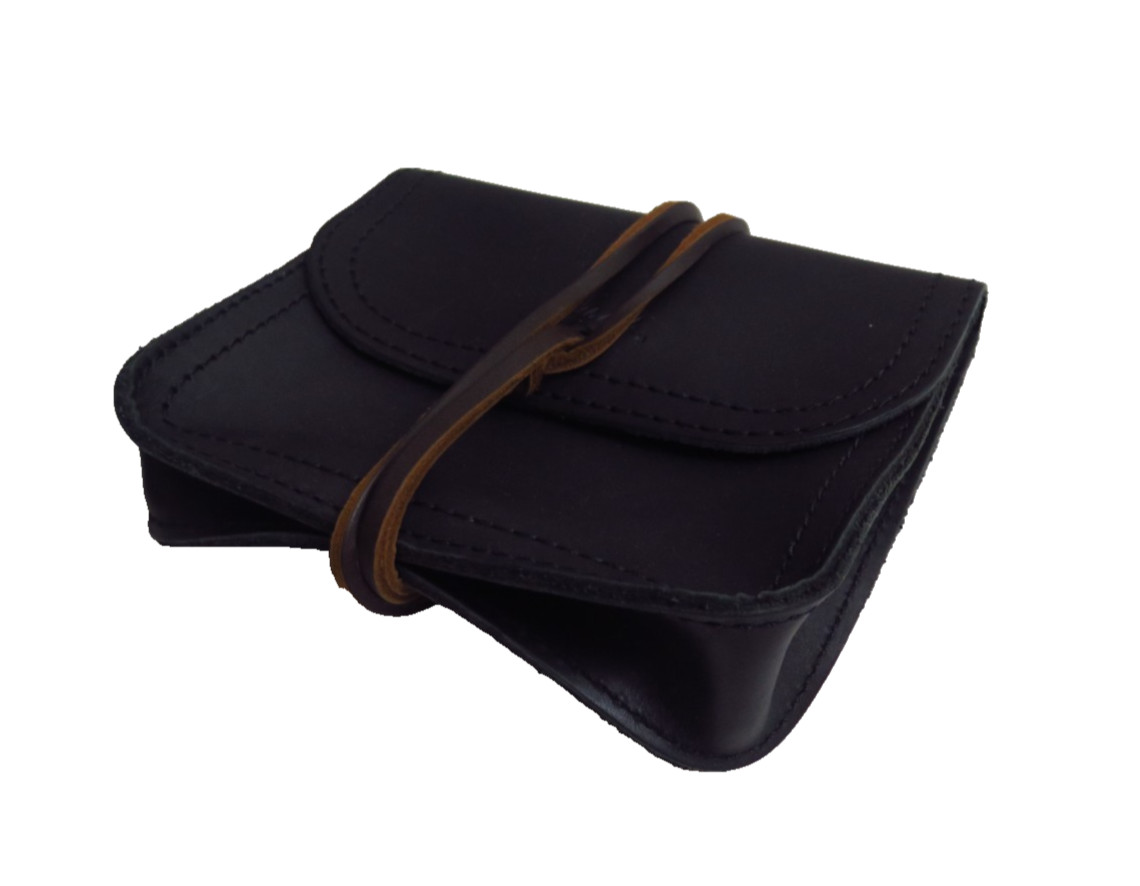 Saddleback Leather 6.5″x5.5″x1.5″ CLASSIC CABLE BAG Black with Dark Brown Strap