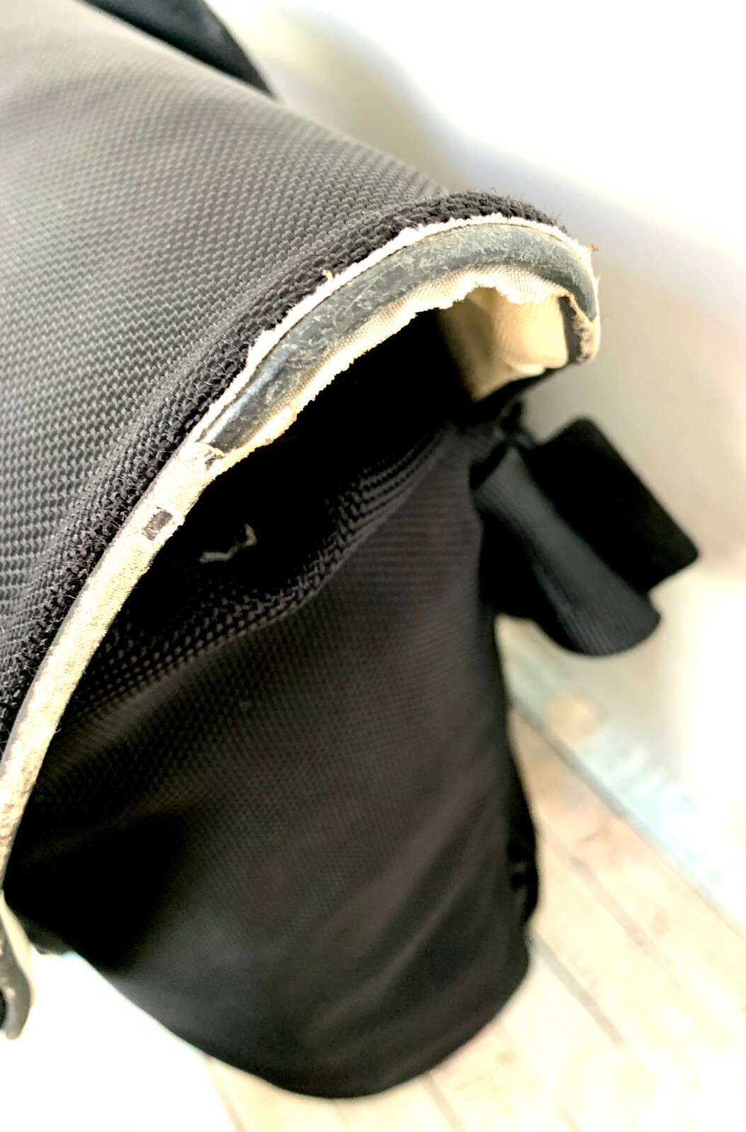 Booq Graphite BLACK NYLON FLAP PADDED LAPTOP SHOULDER BAG ORGANIZER BRIEFCASE