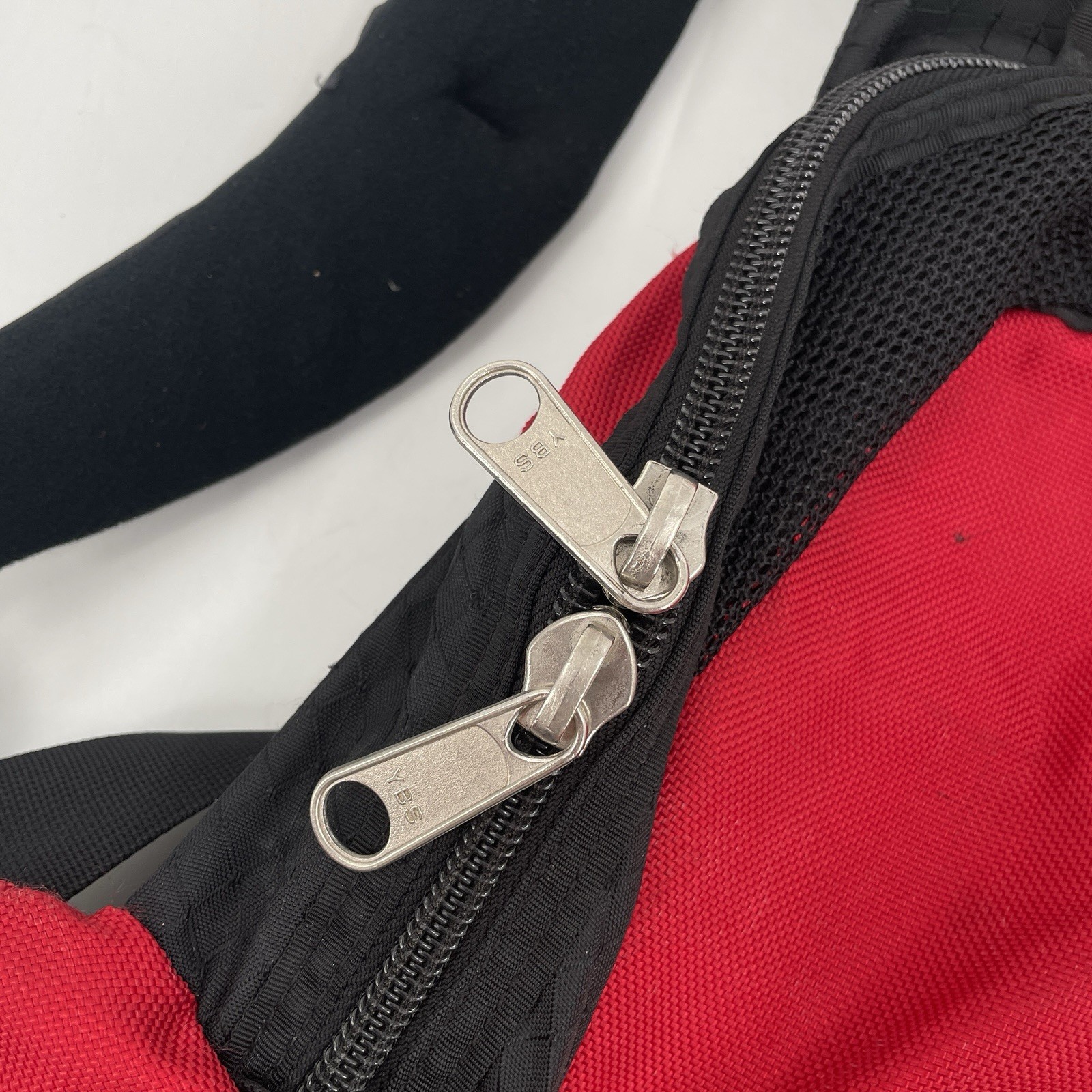 Vintage Oakley Icon Backpack in Red Black – 90s 2000s Y2k Goth Grunge