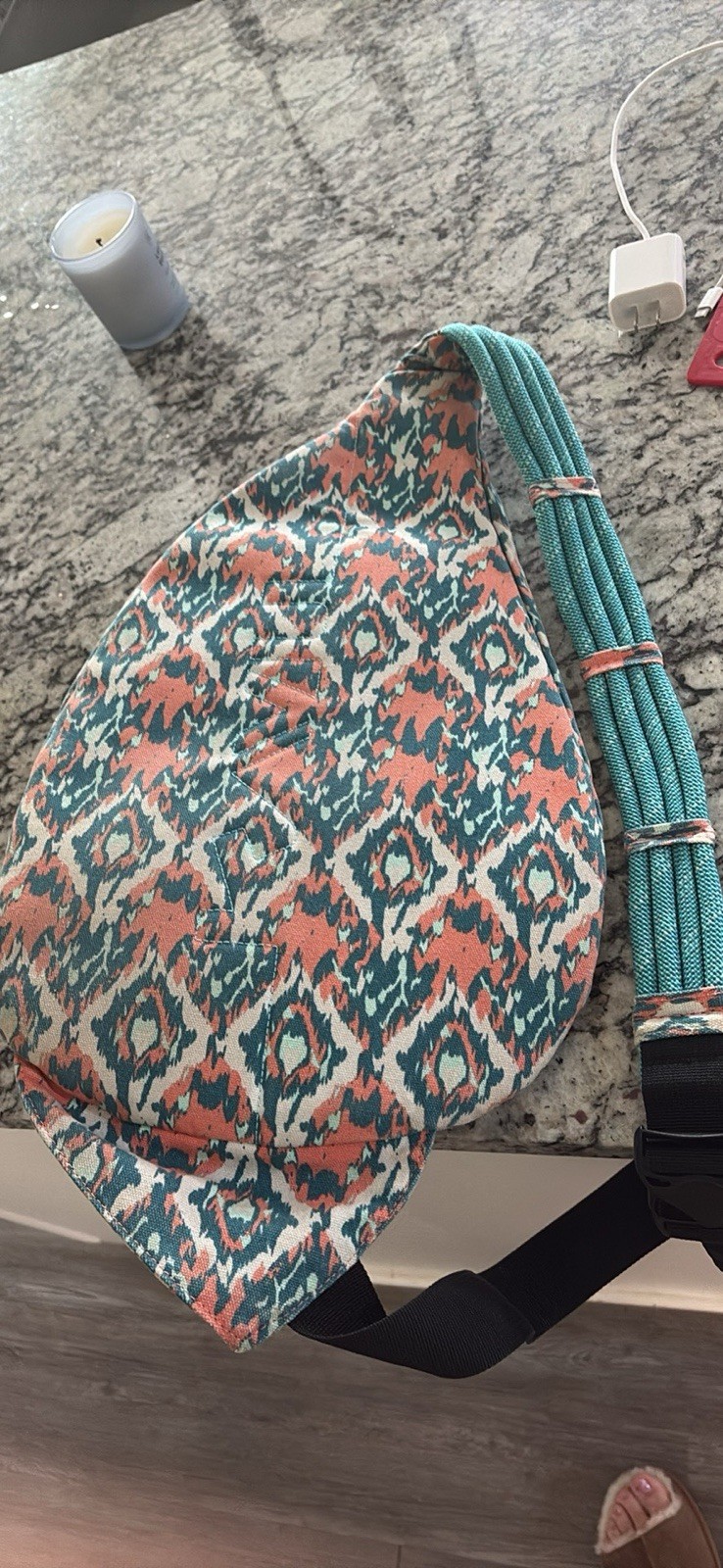 KAVU Multicolor Abstract Crossbody Sling Bag Adjustable Strap Zip Closure