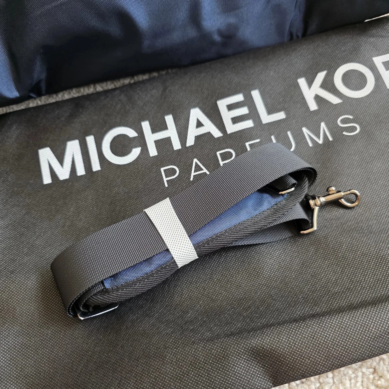 Michael Kors Parfums Duffle Dark Blue Travel Overnight Shoulder Gym Weekend Bag