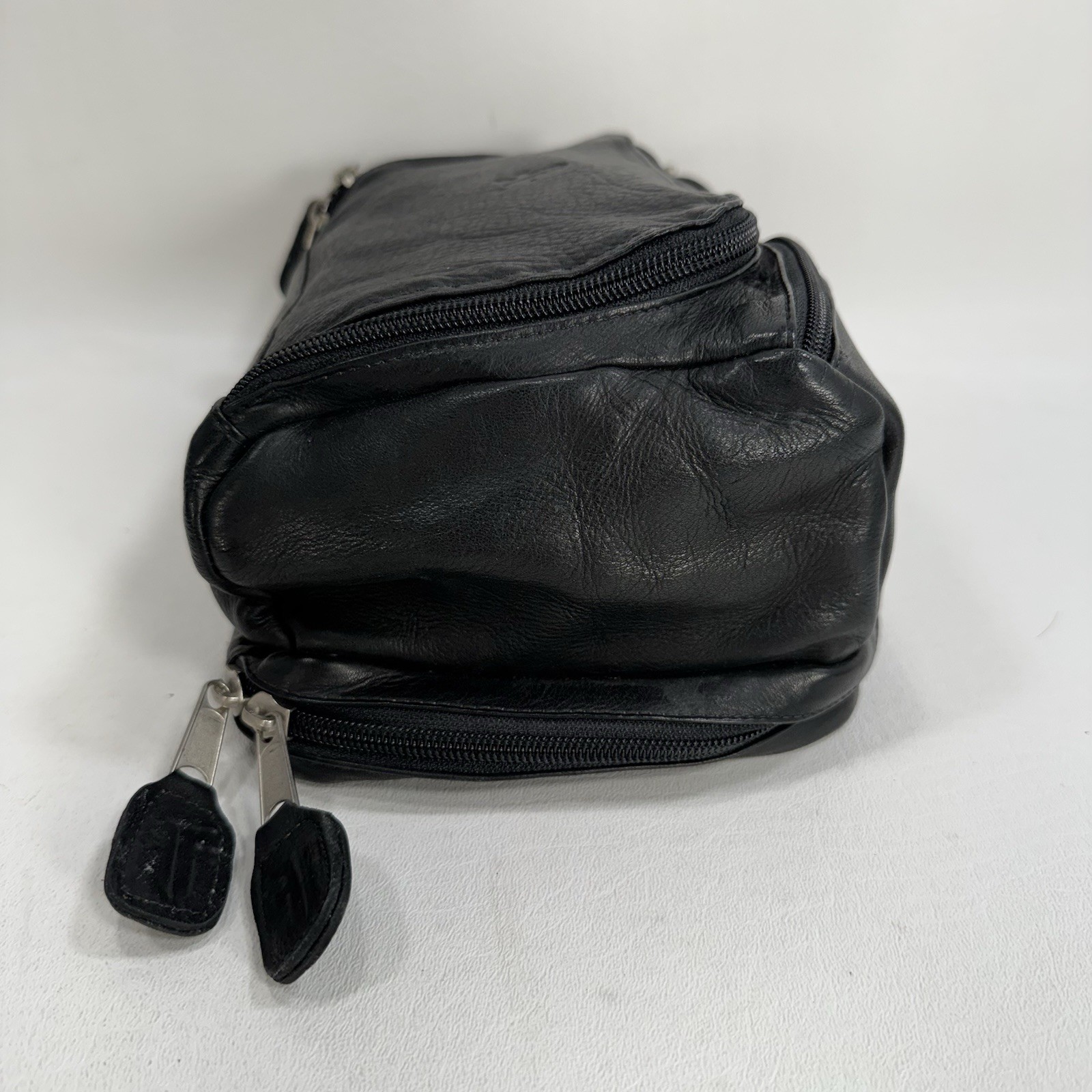 Frye Black Pebbled Leather Case Top Zip Around Single Handle Travel Toiletry Bag