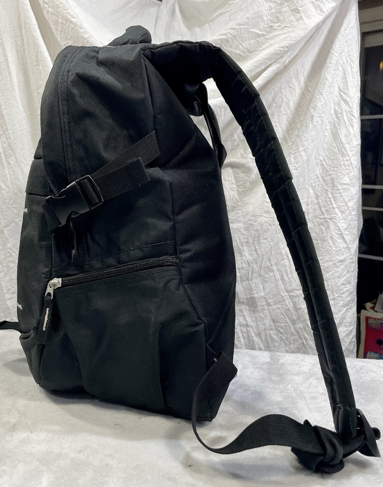 Everest Backpack Black 16″x12″x8″