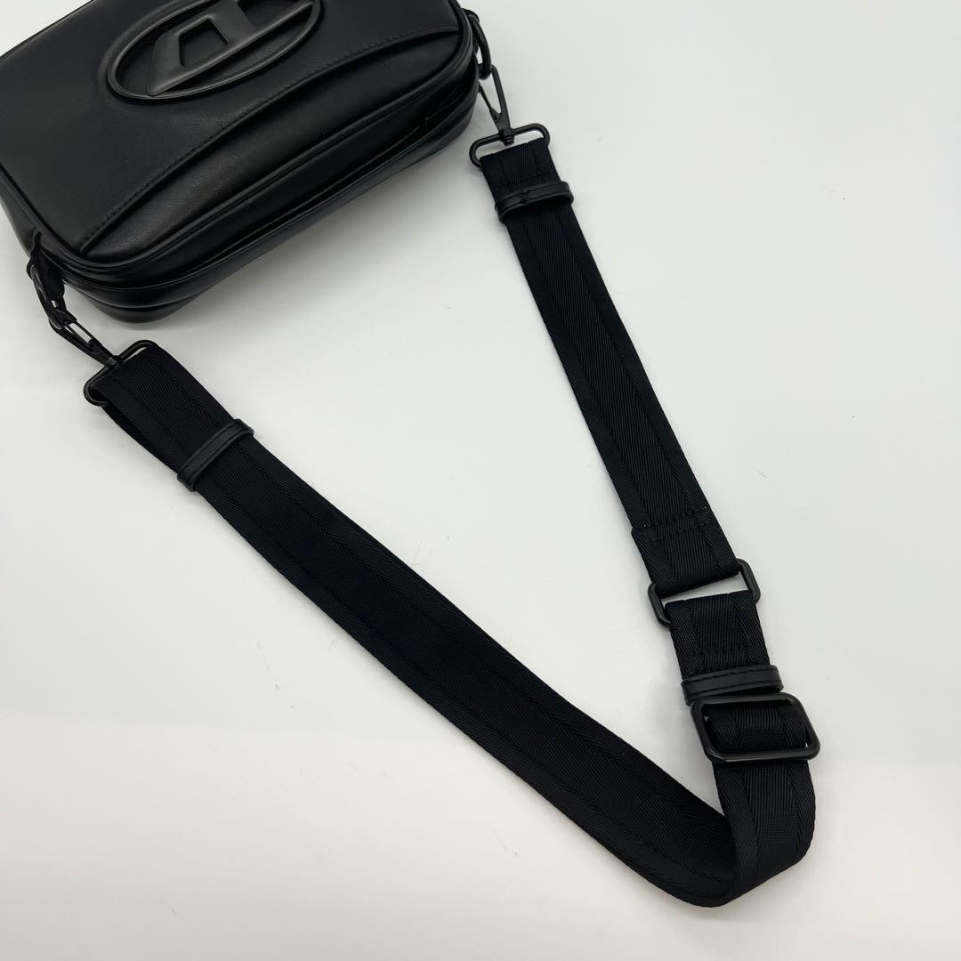 Good condition DIESEL camera bag HOLI-D Oval D leather black