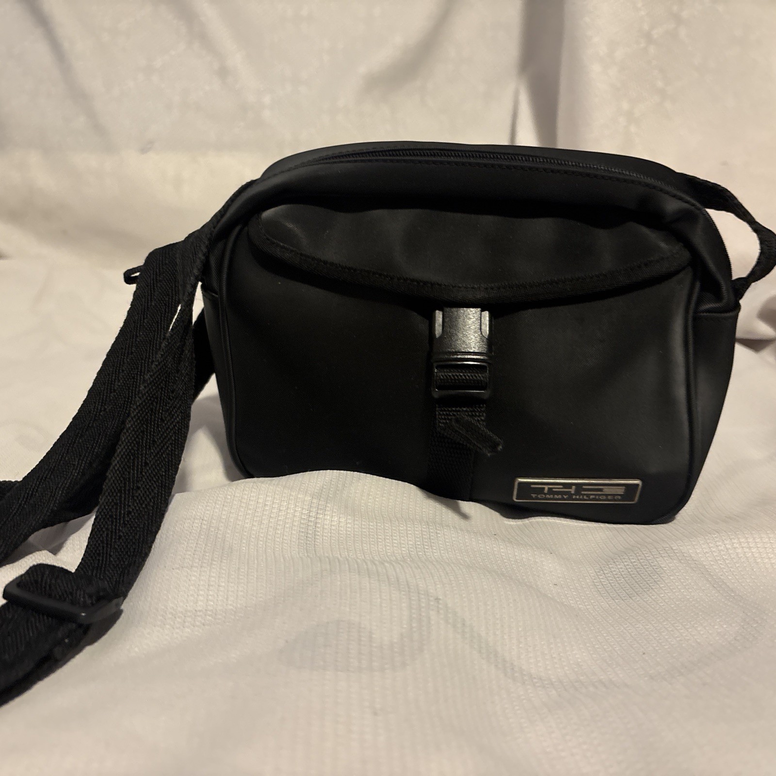 Vintage-Tommy Hilfiger Unisex Medium Black Crossbody Bag Adjustable.