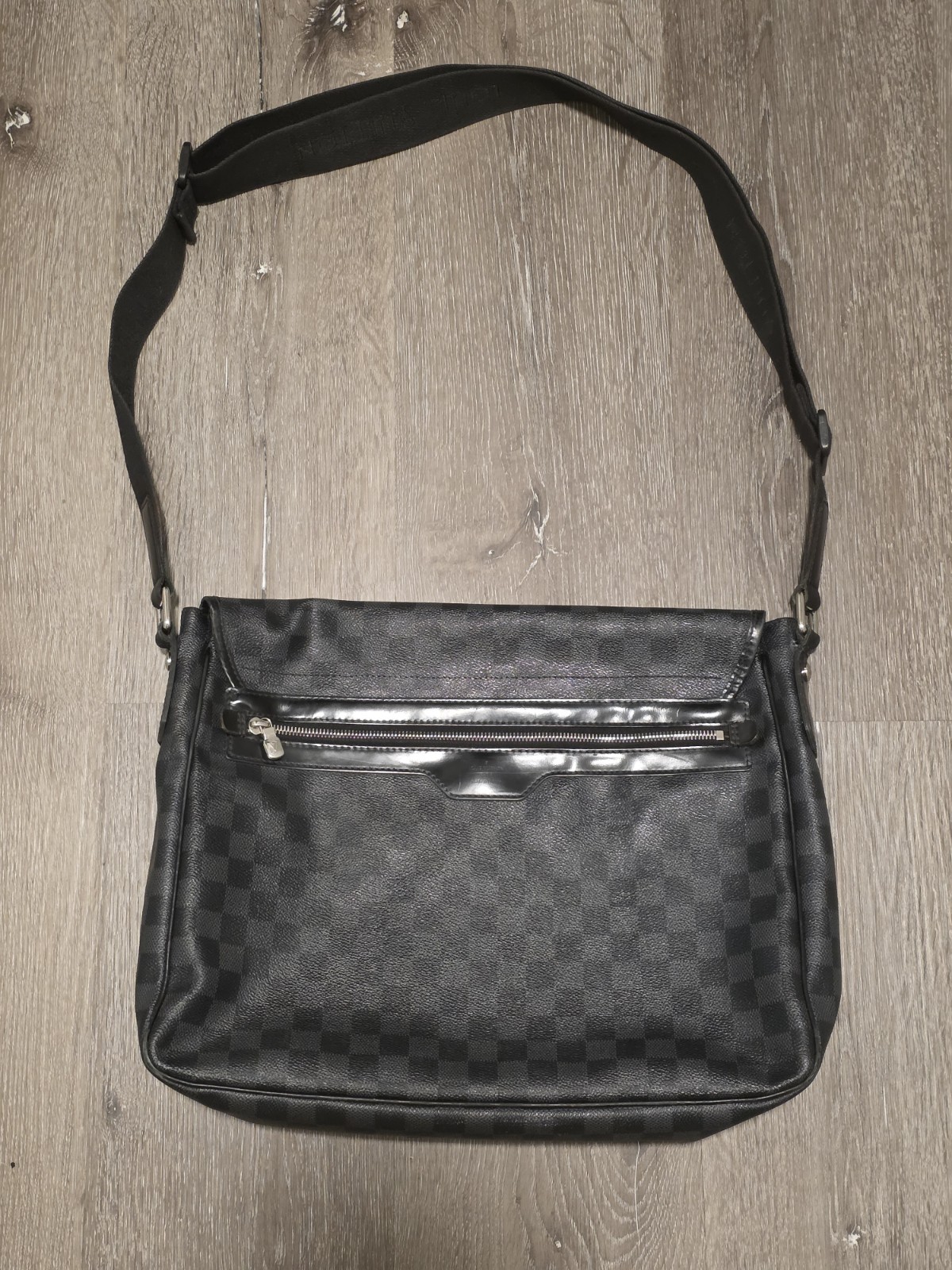 Louis Vuitton Damier Graphite Messenger Bag Unisex