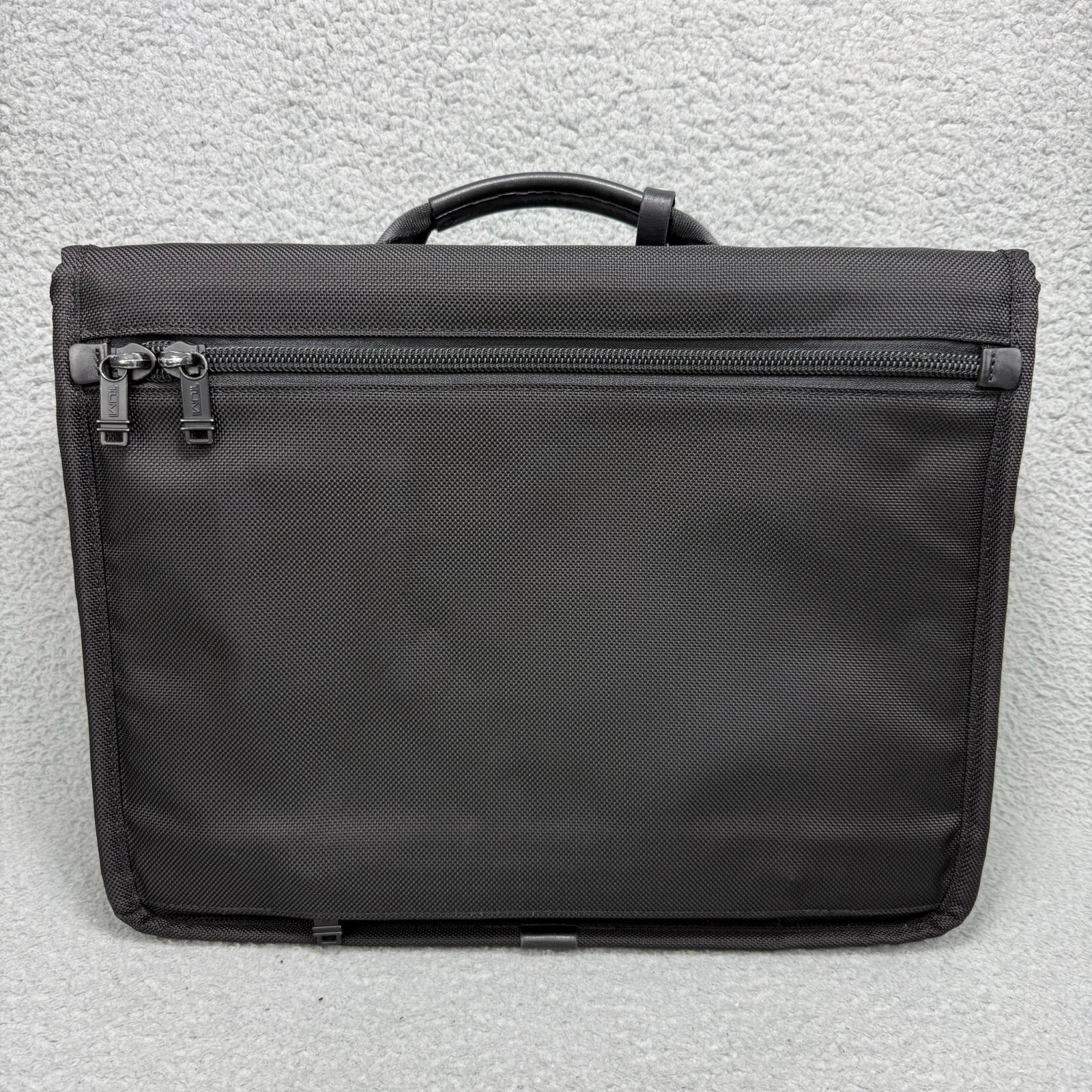 Tumi Bag Medium Black Alpha Laptop Messenger Slim Expandable Briefcase Crossbody
