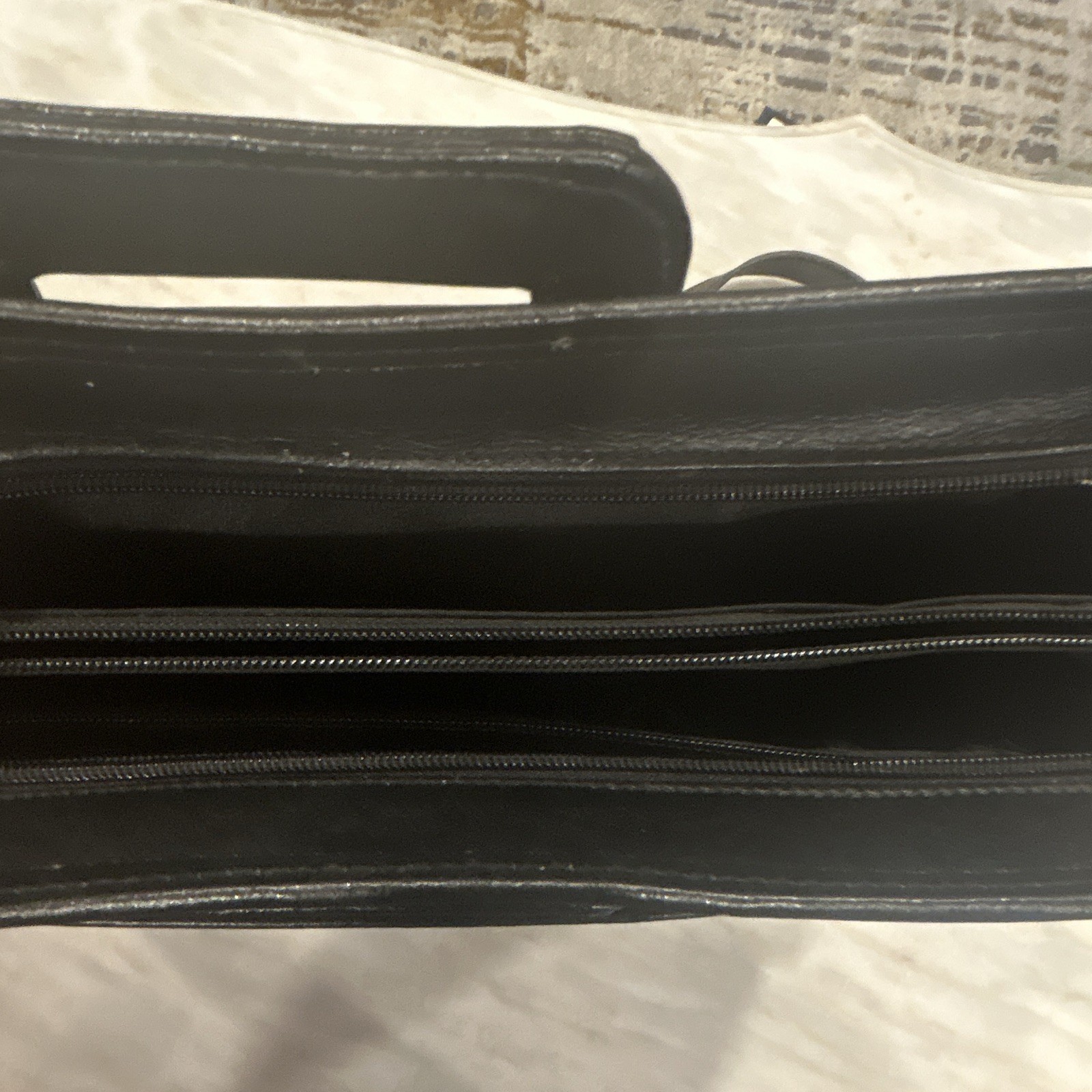 Black Leather Briefcase/Document Case Top Handle Adjustable Strap Push Lock Zip