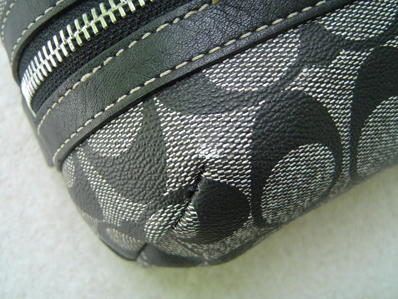 AUTHENTIC COACH MENS BLACK AND WHITE SIGNATURE STRIPE TOILETRY BAG VGC