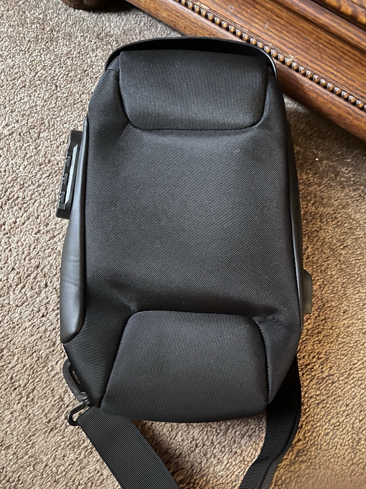 WEIXIER Men’s Crossbody Bag Shoulder Sling Anti-theft Lock USB Oxford Bag