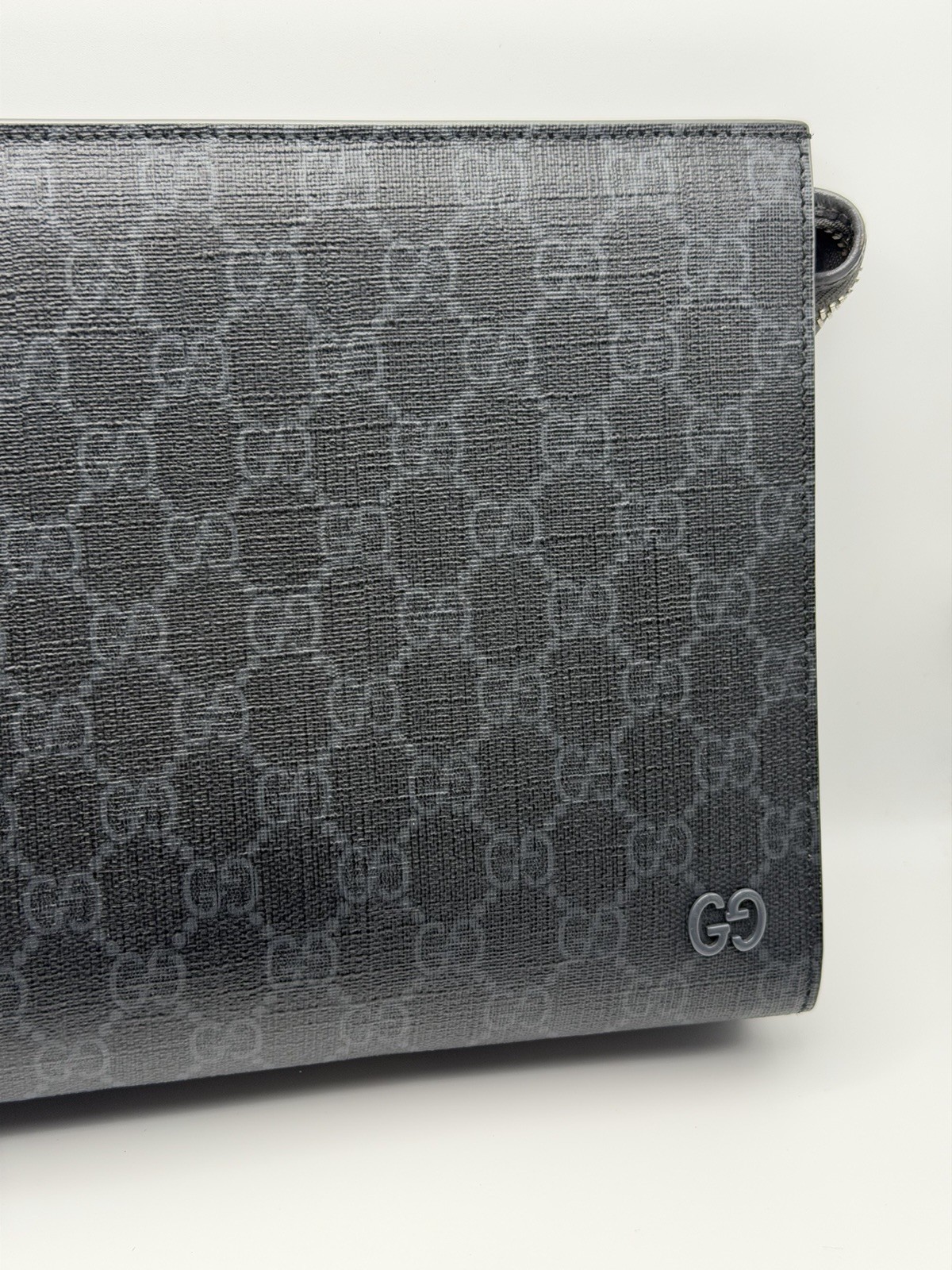 GUCCI GG Supreme Pouch With Wrist Strap