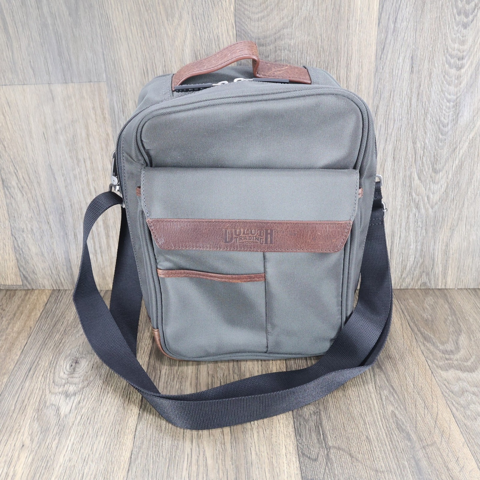 Duluth Trading Co Gray Ballistic Nylon Crossbody Messenger Bag Leather Trim