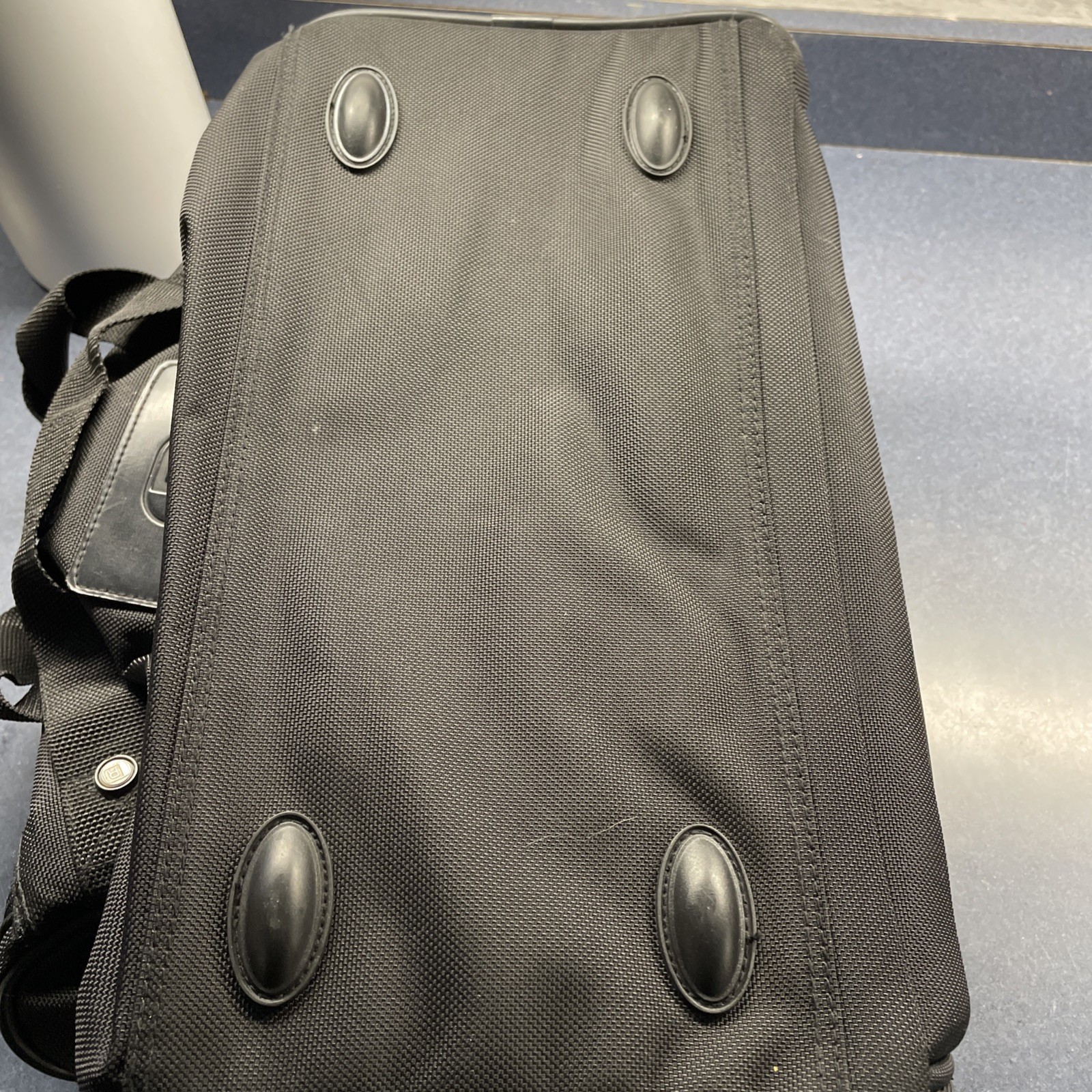 Kenneth Cole Reaction Black Duffel Overnight Travel Bag With Shoulder Strap EC