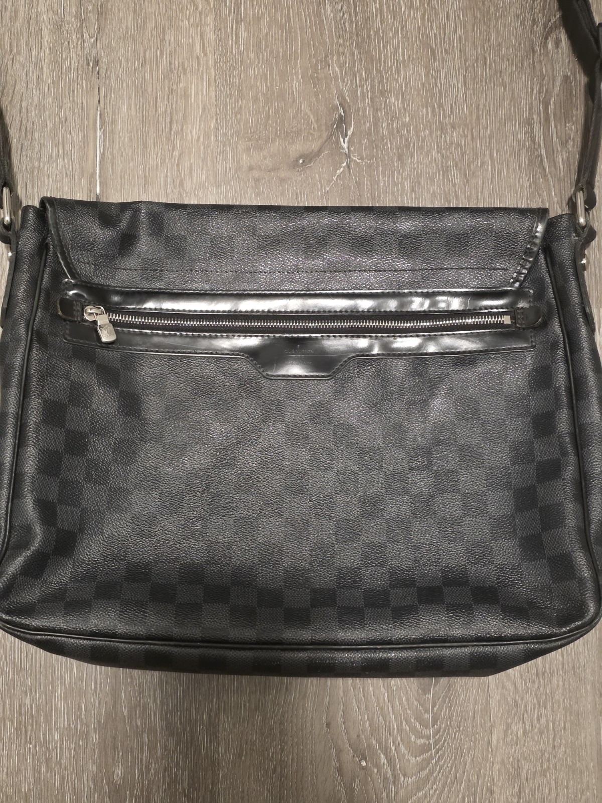 Louis Vuitton Damier Graphite Messenger Bag Unisex