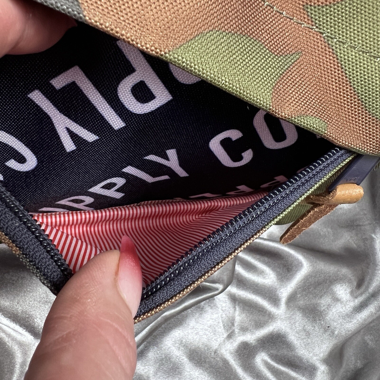 Herschel Supply Co. Pop Quiz 22L Backpack Roll Call Peacoat / Woodland Camo Bag