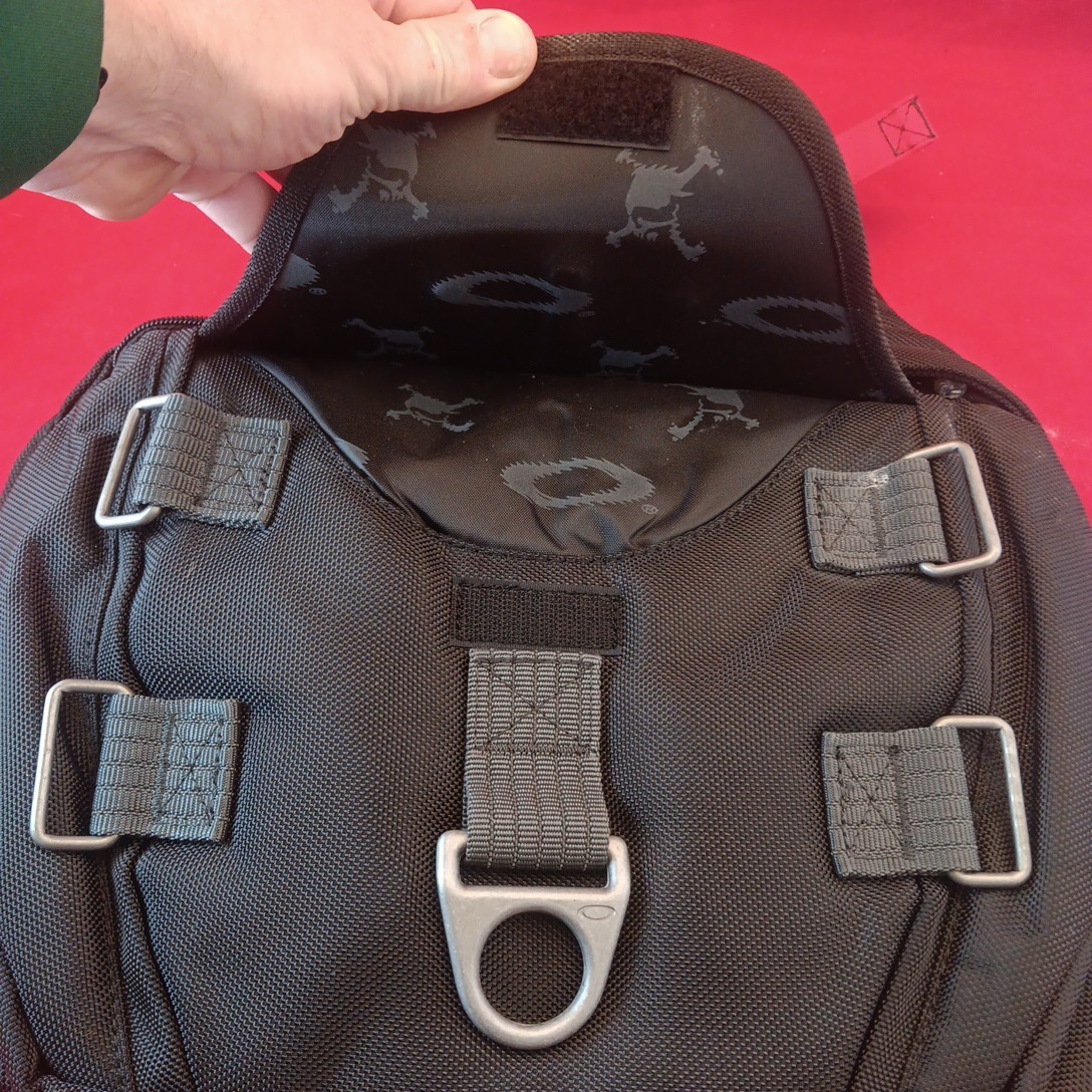 Oakley AP Tactical Roller Bag Clip …excellent shape, broken zipper pull