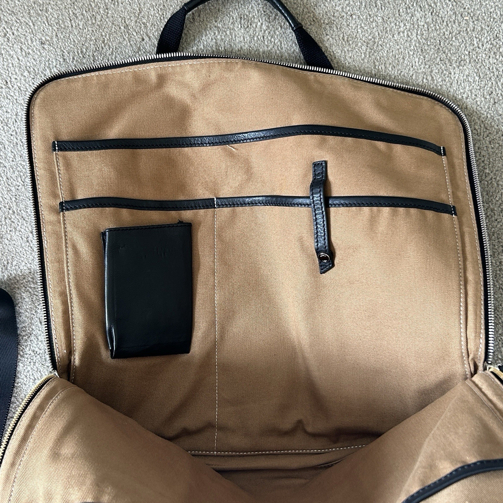 WANT Les Essentiels De La Vie Organic Heathrow Commuter Messenger Bag Black