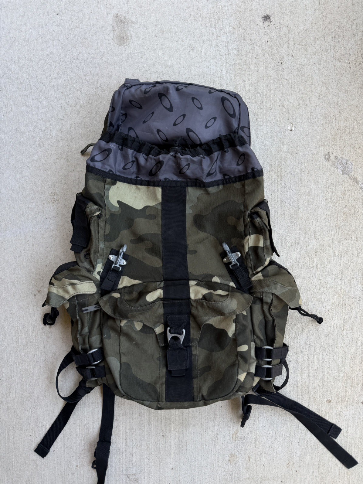 RARE OAKLEY AP MECHANISM BACKPACK Camo Mountain Division Hiking Day Pack Bag