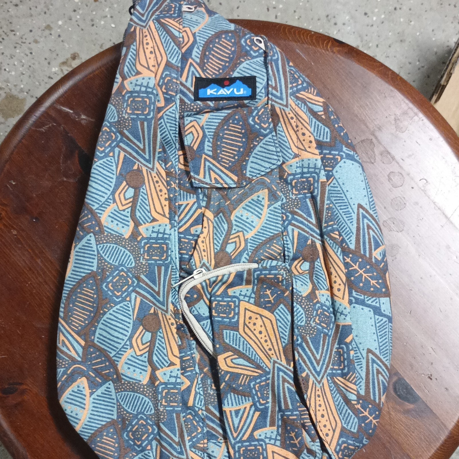 KAVU Rope Sling Crossbody Bag Geometric Blue Brown Beige Zip Pockets Unisex