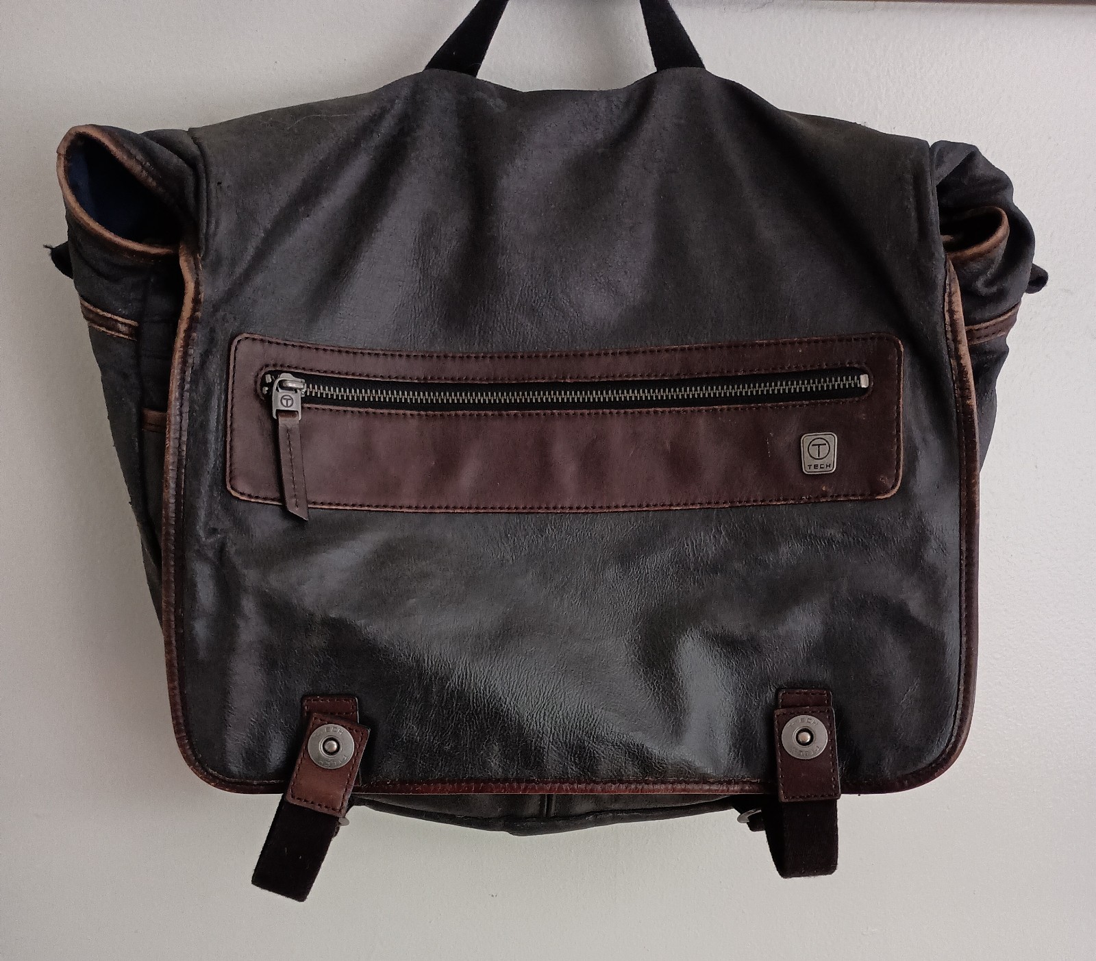 Tumi T-Tech Leather Messenger Bag Flap Zipper Snap Laptop Travel School Brown