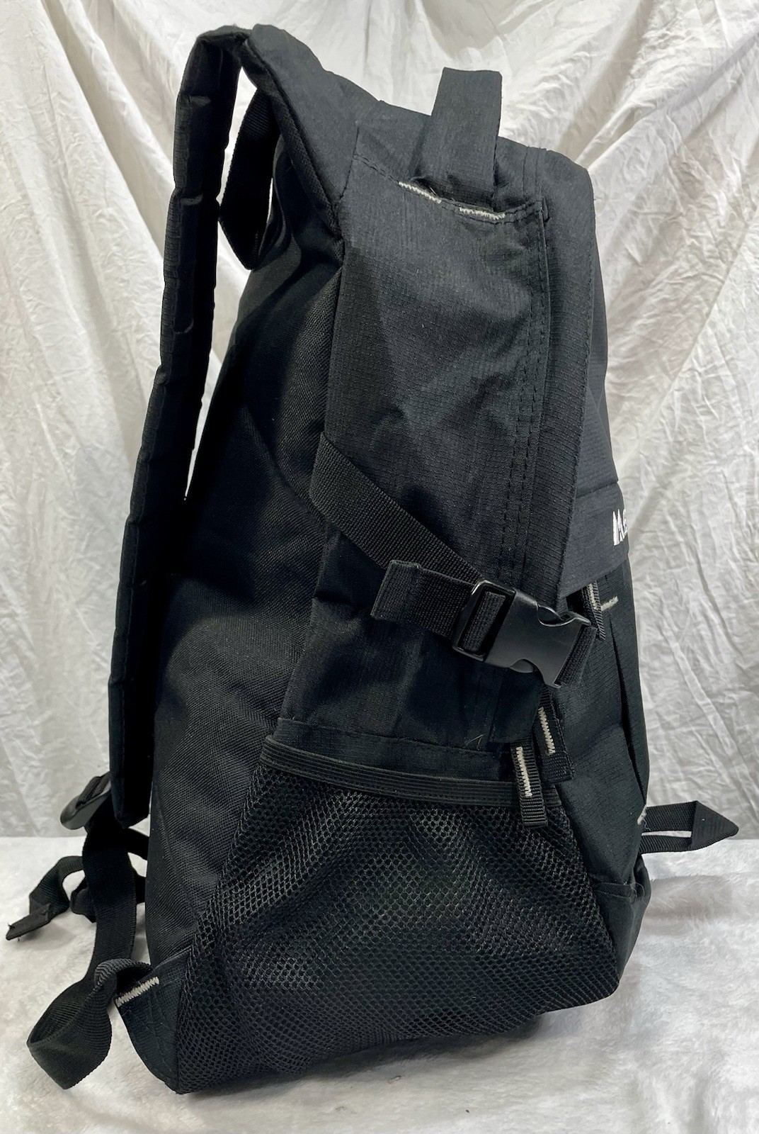 Everest Backpack Black 16″x12″x8″