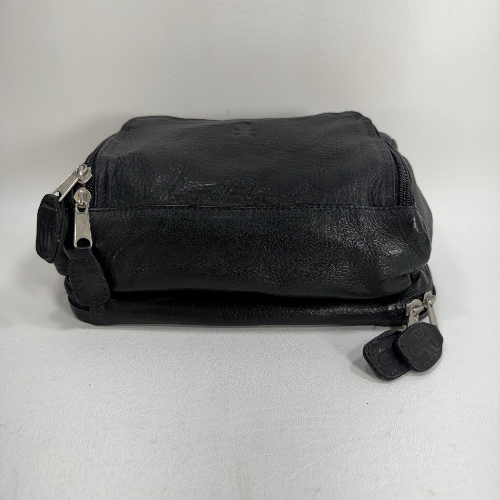 Frye Black Pebbled Leather Case Top Zip Around Single Handle Travel Toiletry Bag