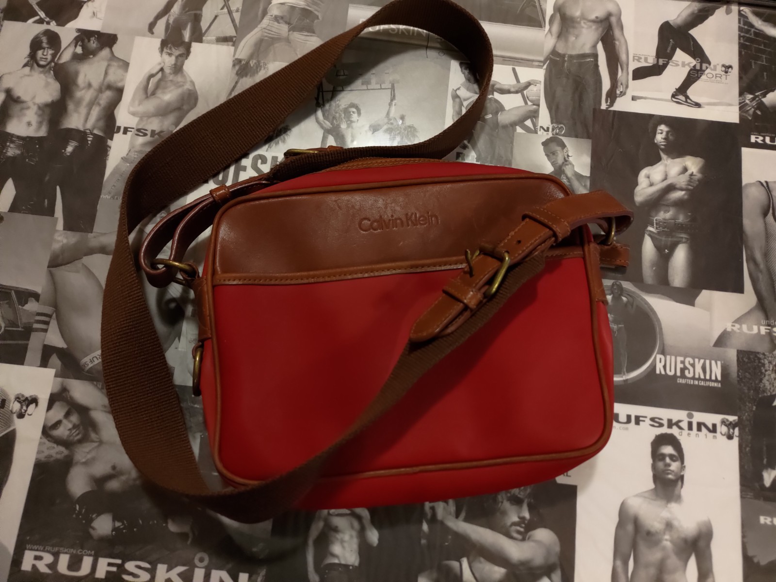 CALVIN KLEIN LEATHER PURSE MESSENGER CROSSBODY SHOULDER BAG. RED. VINTAGE 🌈 GAY