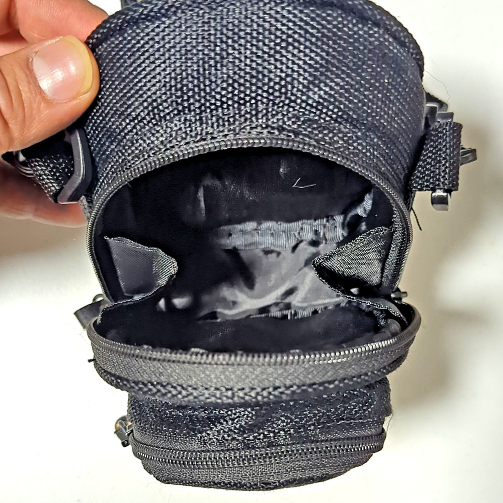 Samsonite Small Black Crossbody Bag Adjustable Strap Multiple Compartments