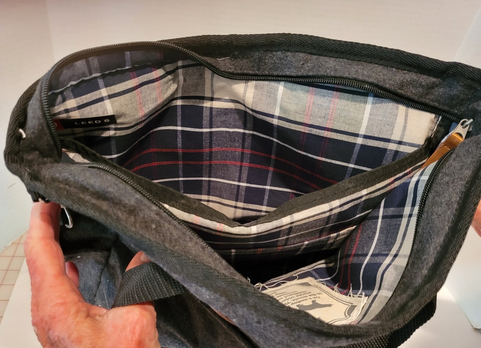 Field & Co Leeds Blume Messenger / Computer Bag ~Wool ~Detachable Shoulder Strap
