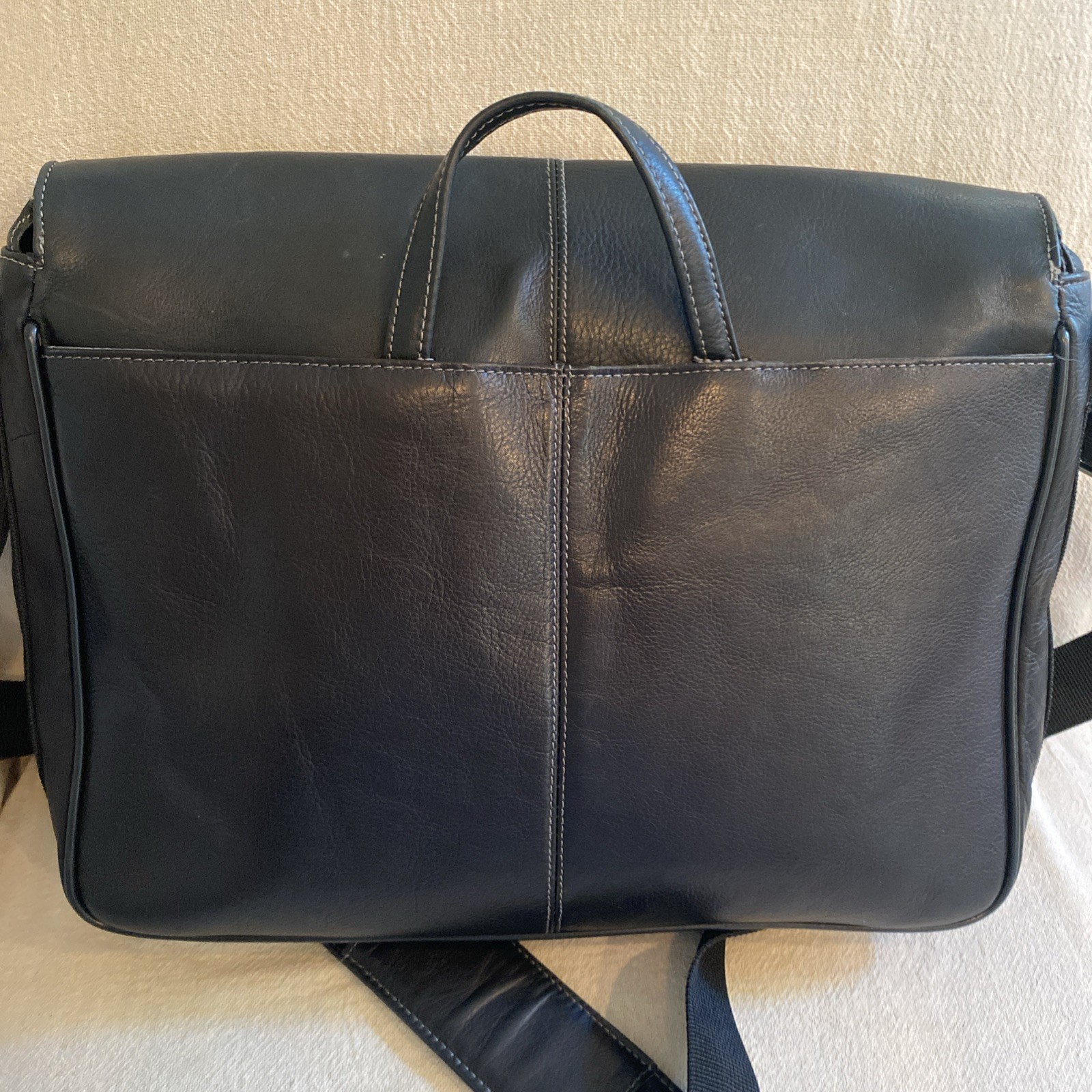 Kenneth Cole Black Leather Reaction Manhattan Messenger Satchel Bag