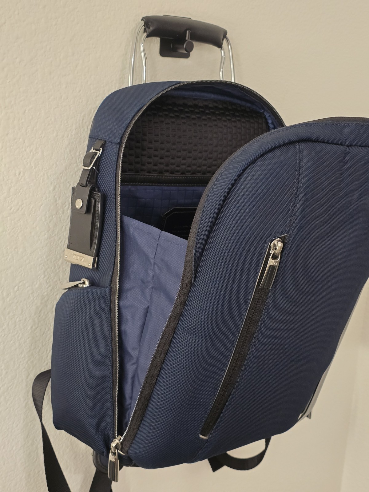 Tumi Arrive Logan Medium Backpack Signature Blue Tumi Arrivé 14.5″x15.5″x5″