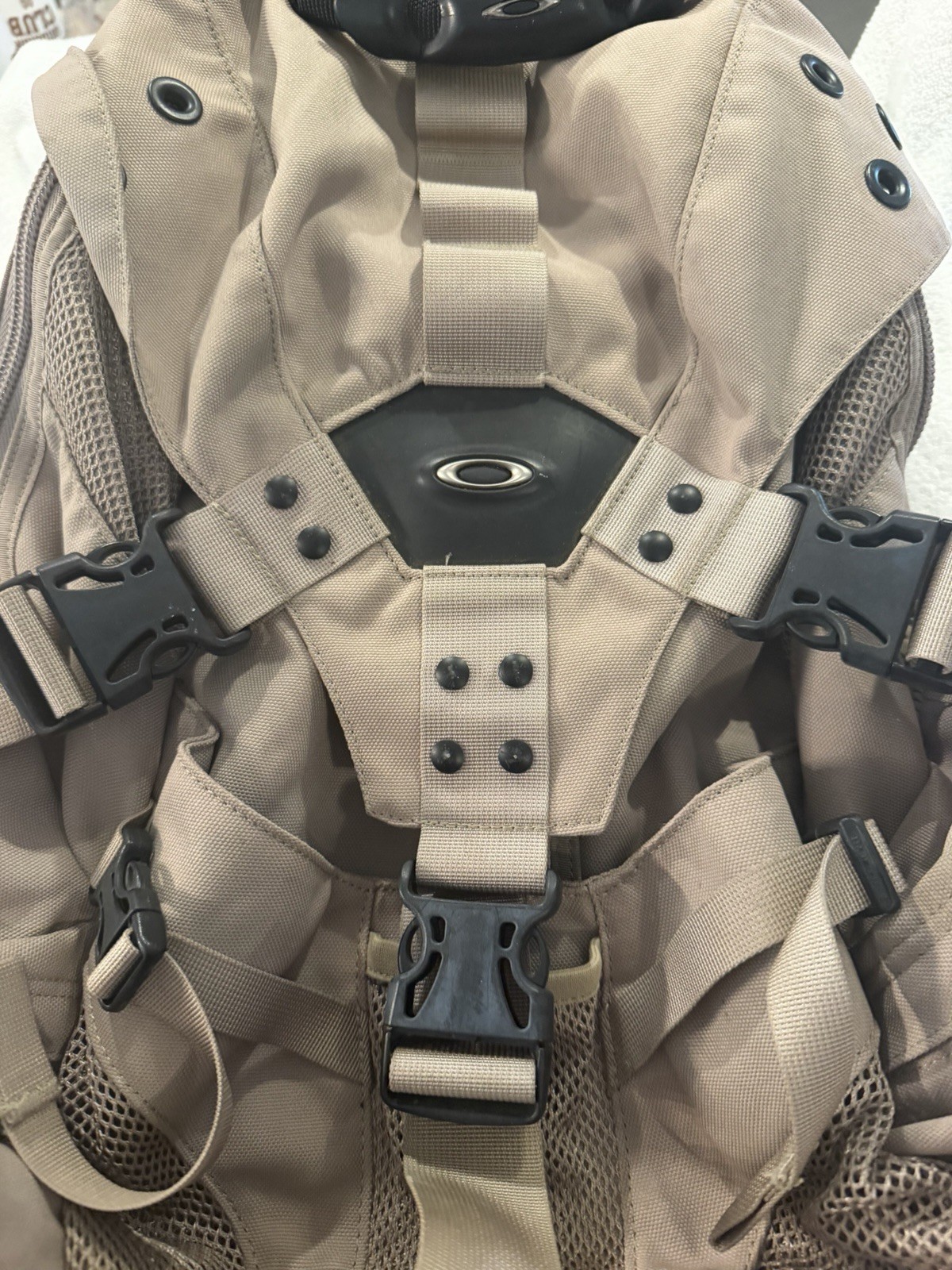 VINTAGE Oakley Icon Backpack – RARE Skull Edition – Tan Sand Gorpcore Techwear