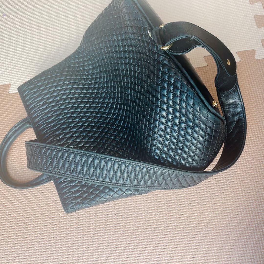 BALLY Quilt Shoulder Hbag