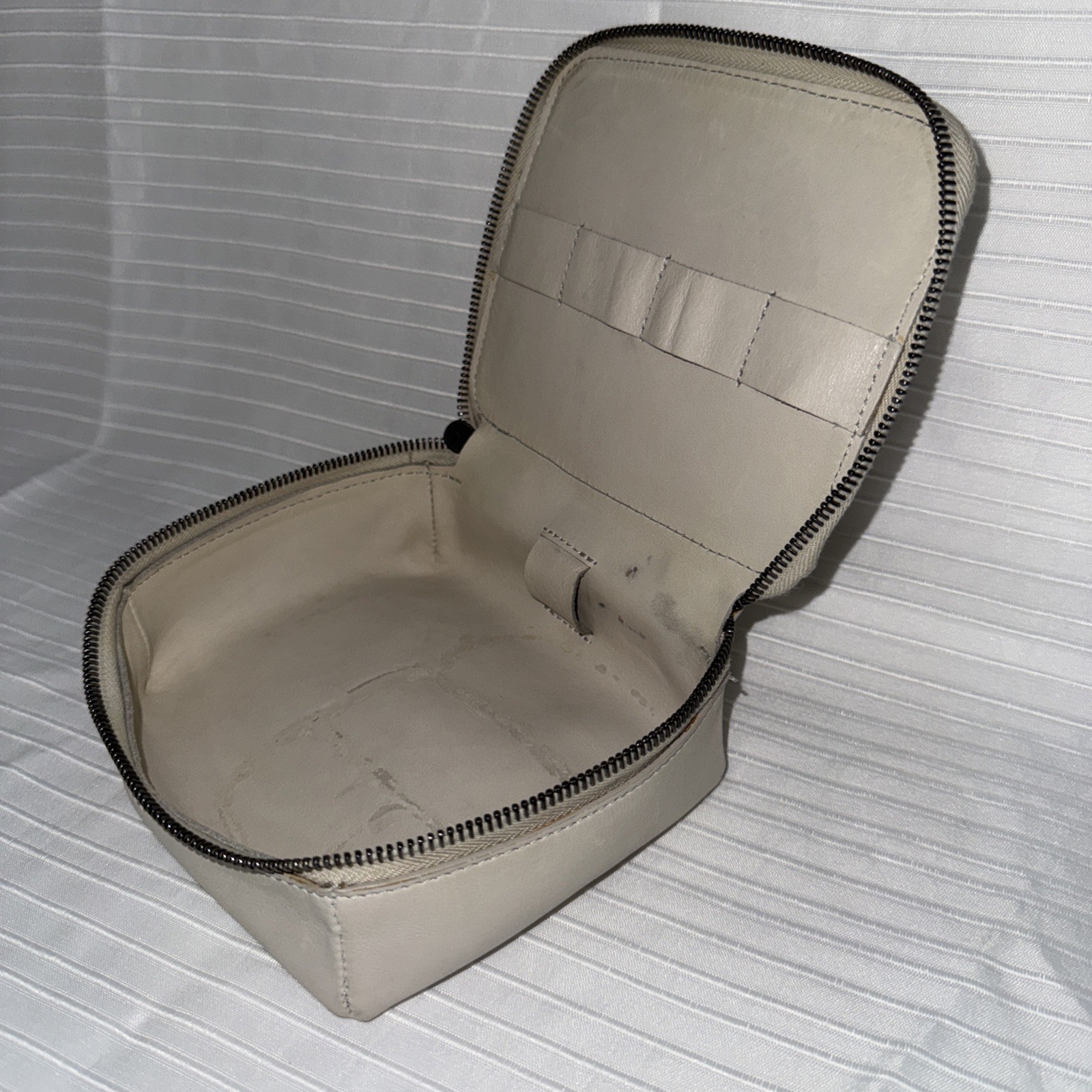 This Is Ground Leather Zip Travel Cord Organizer Case, Cream Made In Italy Used