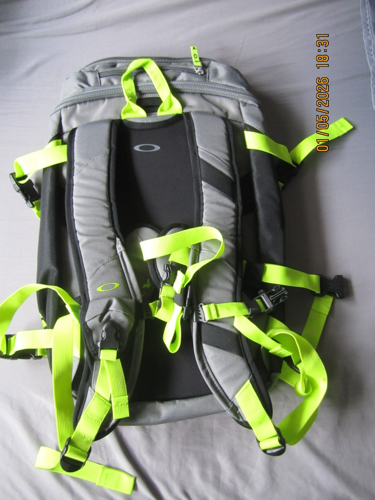 OAKLEY SNOWMAD BACKPACK NO RESERVE!!