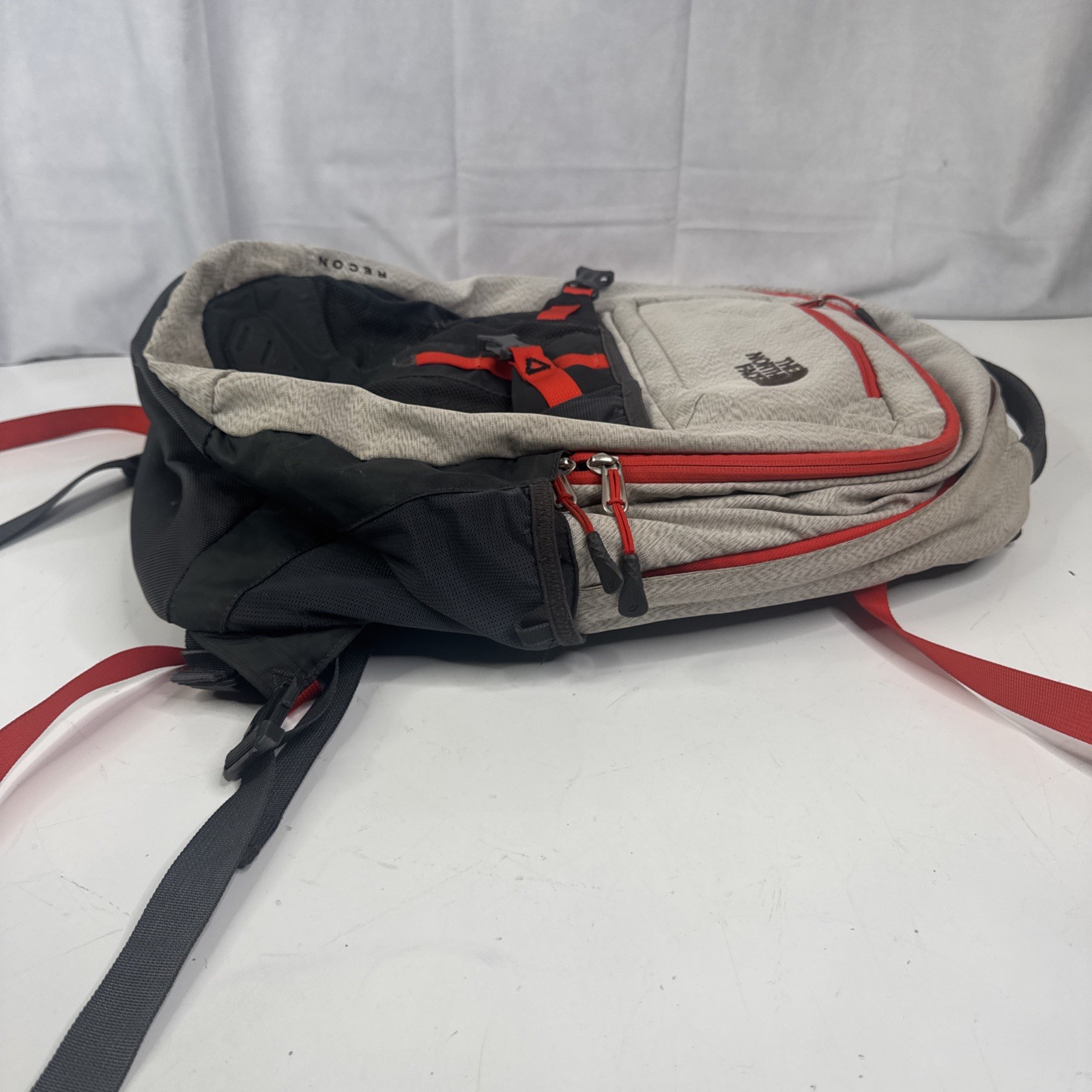 North Face Recon Backpack Gray/Red. Great bag for hiking, travel and school bag