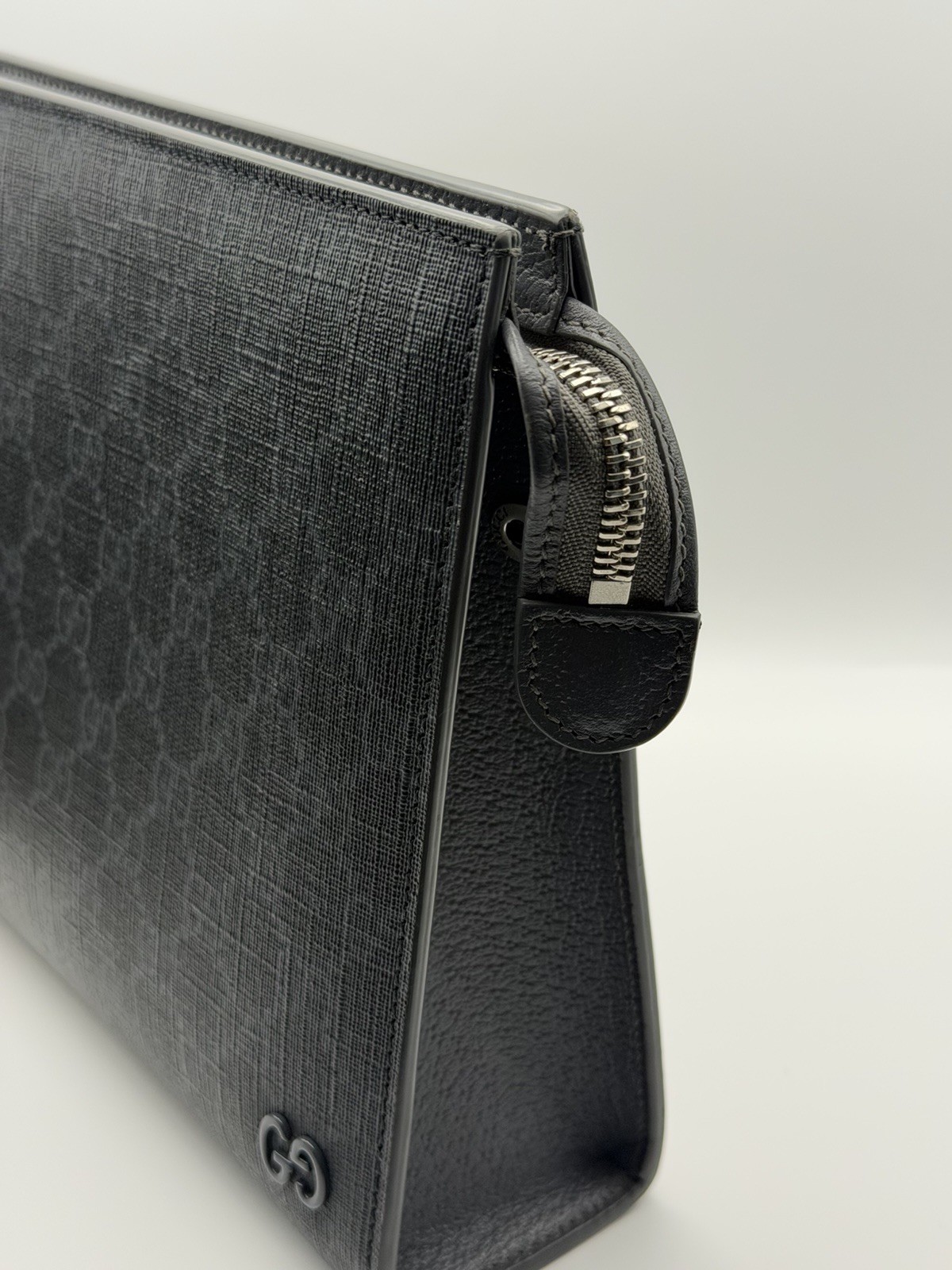GUCCI GG Supreme Pouch With Wrist Strap