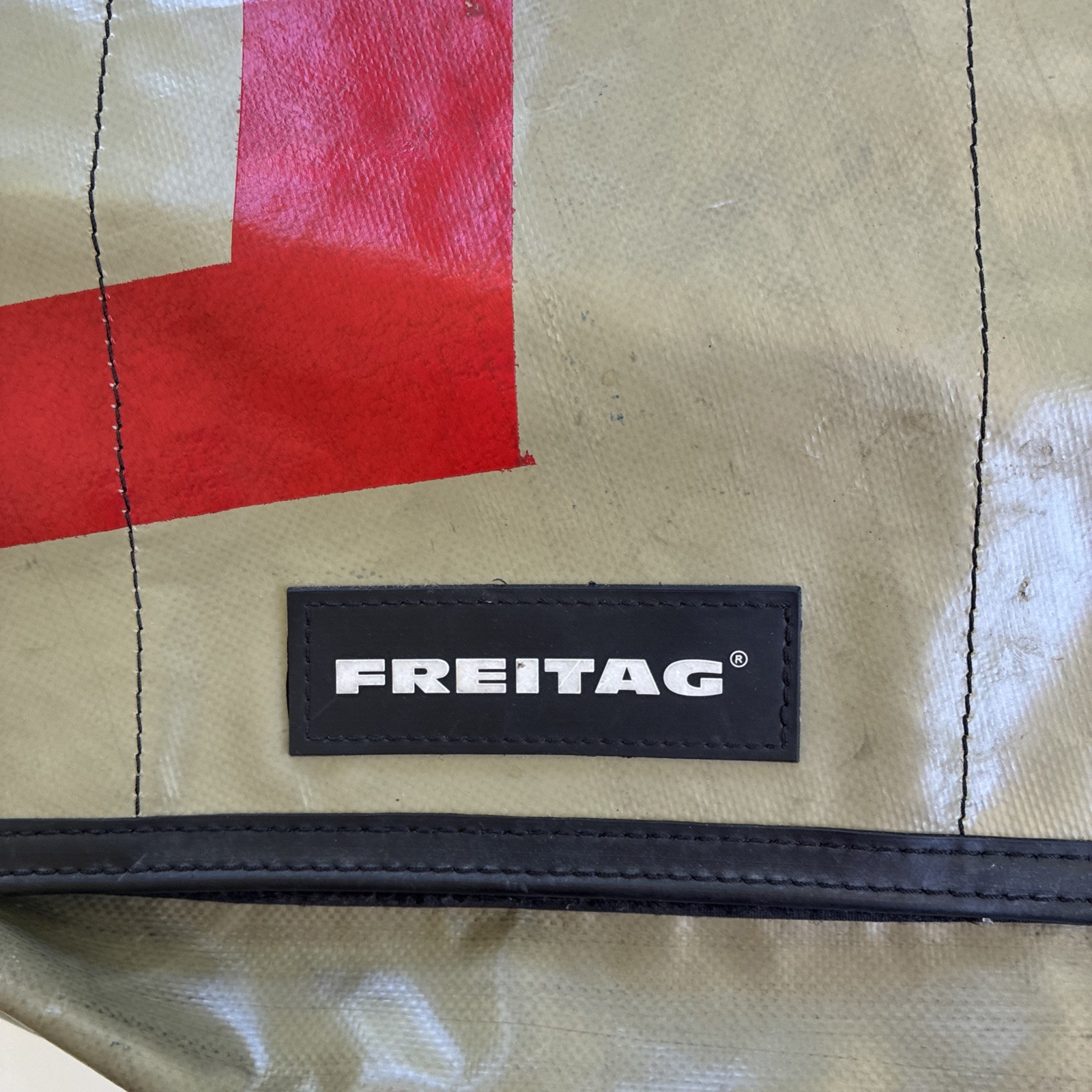FREITAG Messenger Man Bag Beige G5.1 Greige Red Adjustable Strap Dragnet 12 x 10