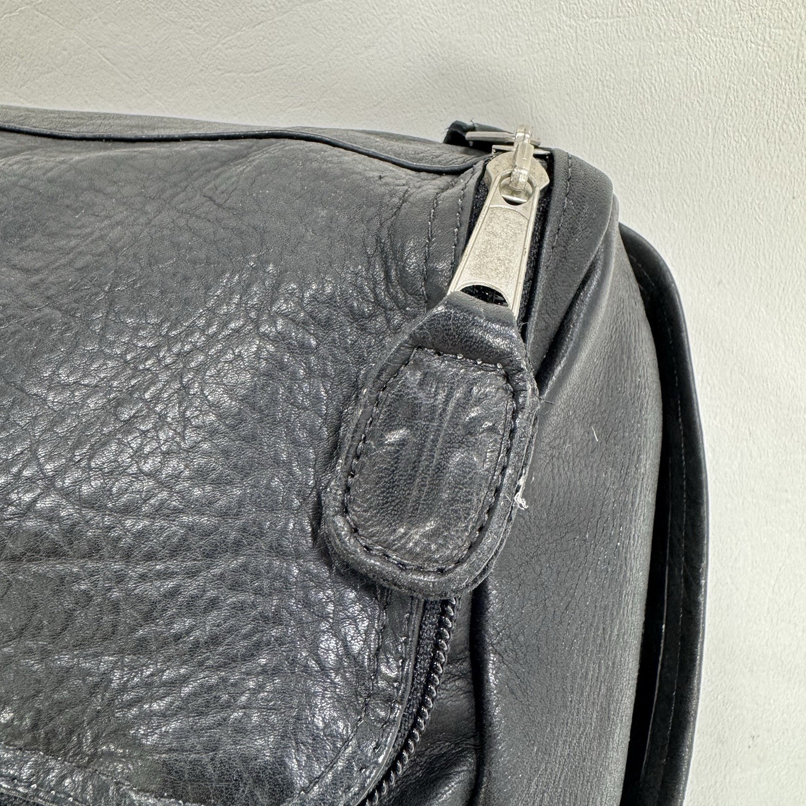 Frye Black Pebbled Leather Case Top Zip Around Single Handle Travel Toiletry Bag
