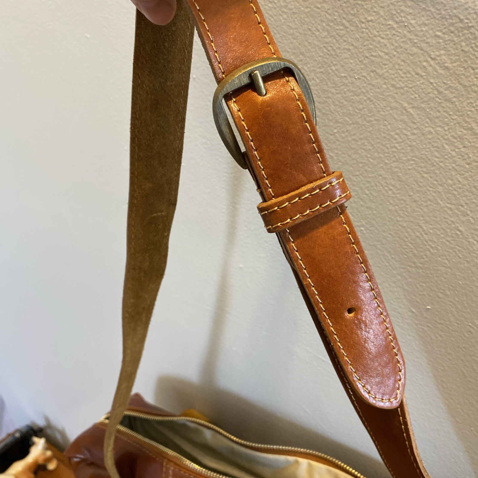 T NOBILE Cognac Leather Straps Laptop Large Messenger Bag Purse ITALY EUC