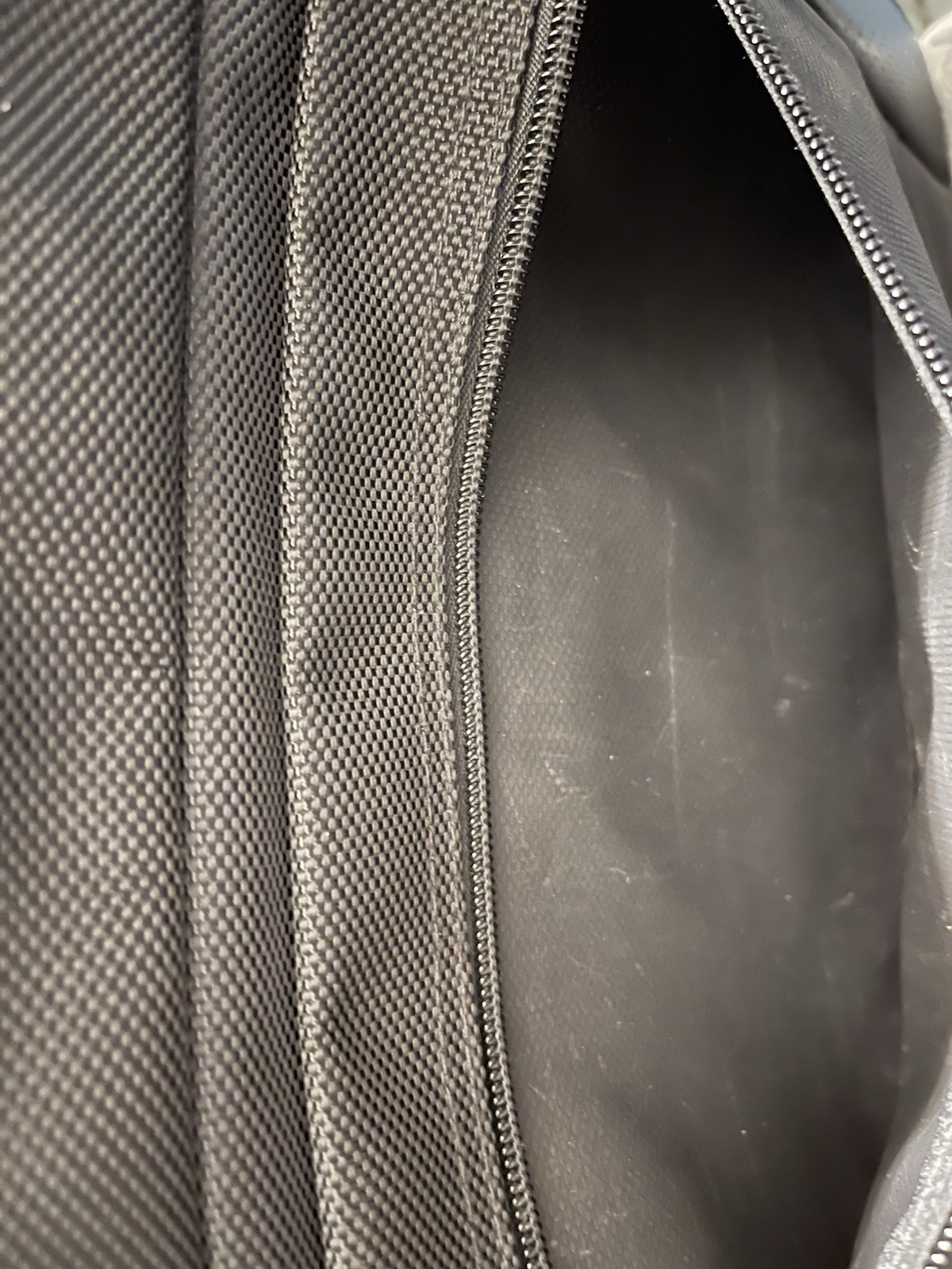 Tumi Zip-Around Portfolio Laptop Bag Briefcase Unisex Adult Black Career W Strap