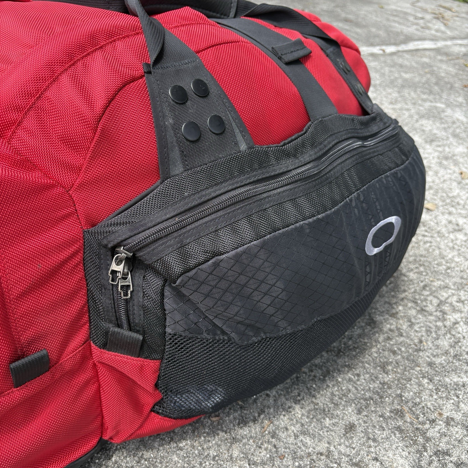Vintage Oakley Icon 2.0 Duffle Bag Red Black Hot Tub Software Vintage JUMBO XL