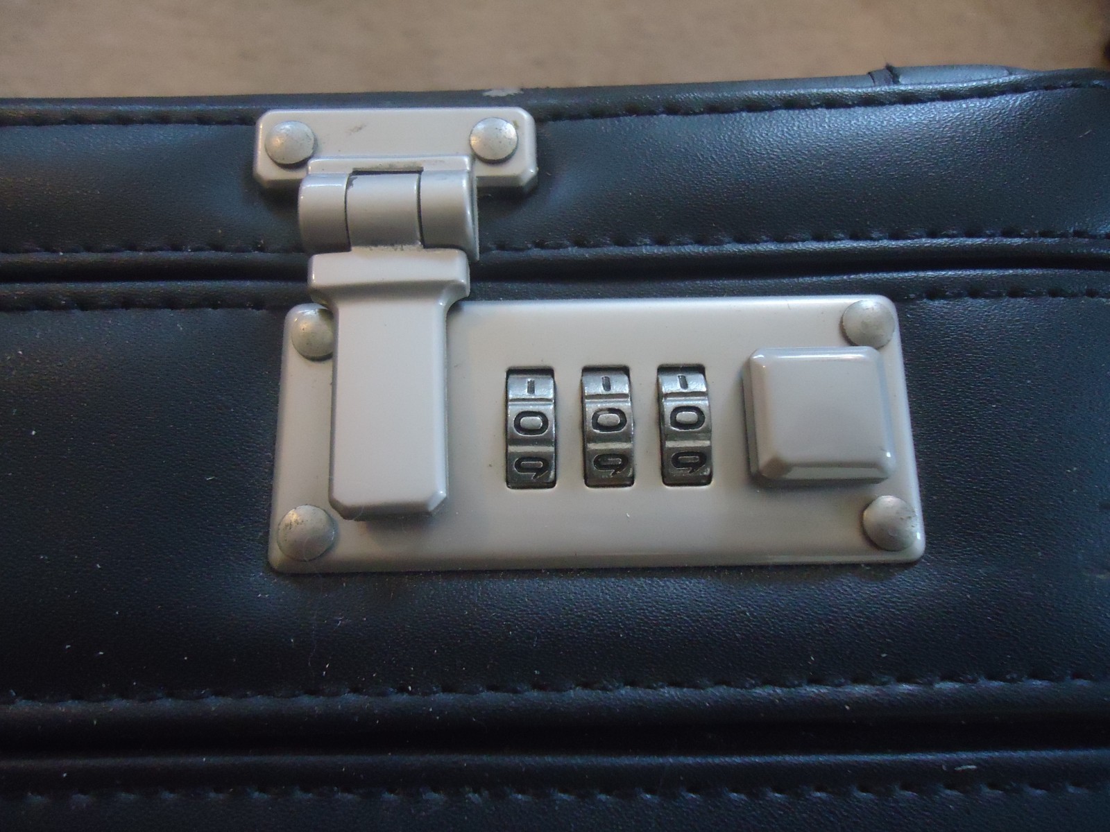 Alpine Swiss Briefcase Vintage 90″s Black 19″ x 14″ x 5″ Expandable Pockets